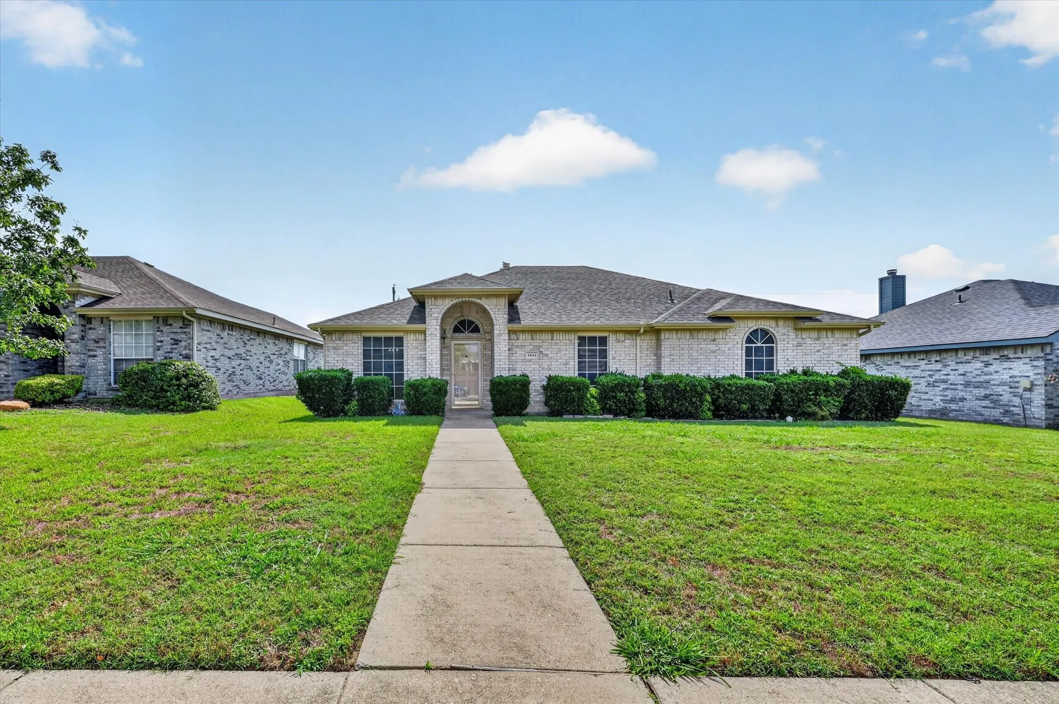 Single Family Residence For Sale in Dallas County , 1844 Mcneely Street, Lancaster, Texas 75134, 3 Bedroom, 2 Bathroom, Garage spaces, 2,074 Sqft, built in 2002, mls#21290923, Real Estate Agent in Lancaster, Homes For Sale in Dallas county, Homes For Sale in Lancaster, Realtor in Lancaster Texas, Real Estate Brokerage Independent Realty Texas, Luminita Cordes Realtor