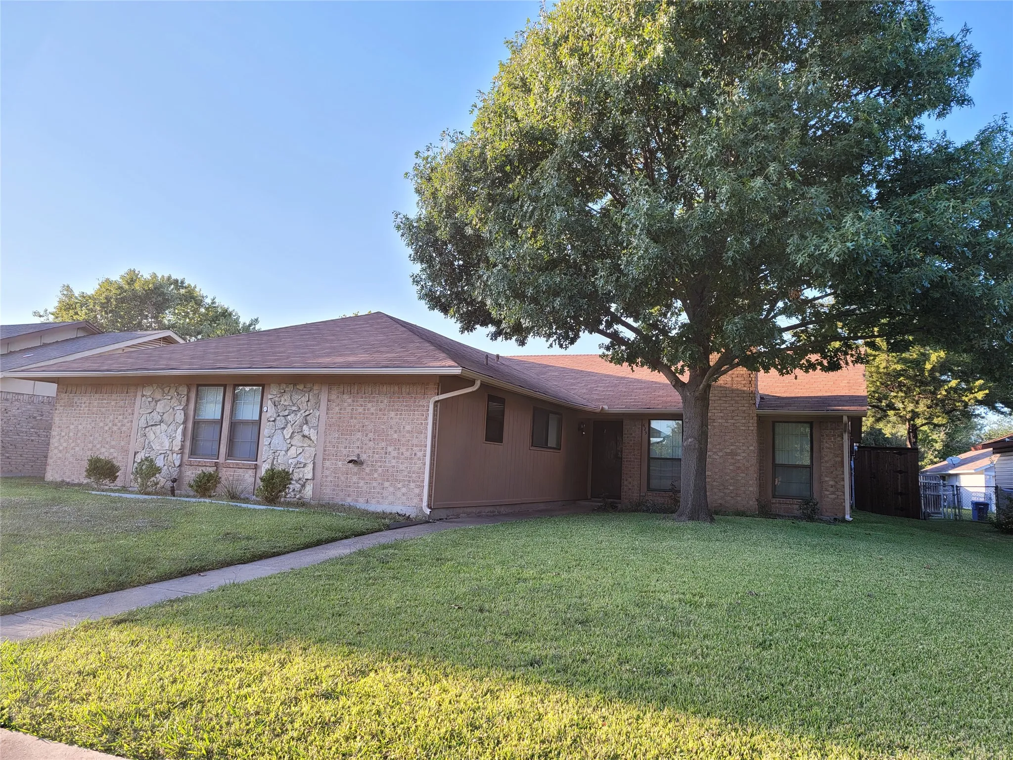 Single Family Residence For Rent in Dallas County , 629 Perdido Drive, Garland, Texas 75043, 4 Bedrooms, 2 Bathrooms, 2 Garage spaces, 1,861 Sqft, built in 1974, Price $2,395, mls#21293592, Real Estate Agent in Garland, Homes For Rent in Dallas county, Homes For Rent in Garland, Realtor in Garland Texas, Real Estate Brokerage Independent Realty Texas, Luminita Cordes Realtor