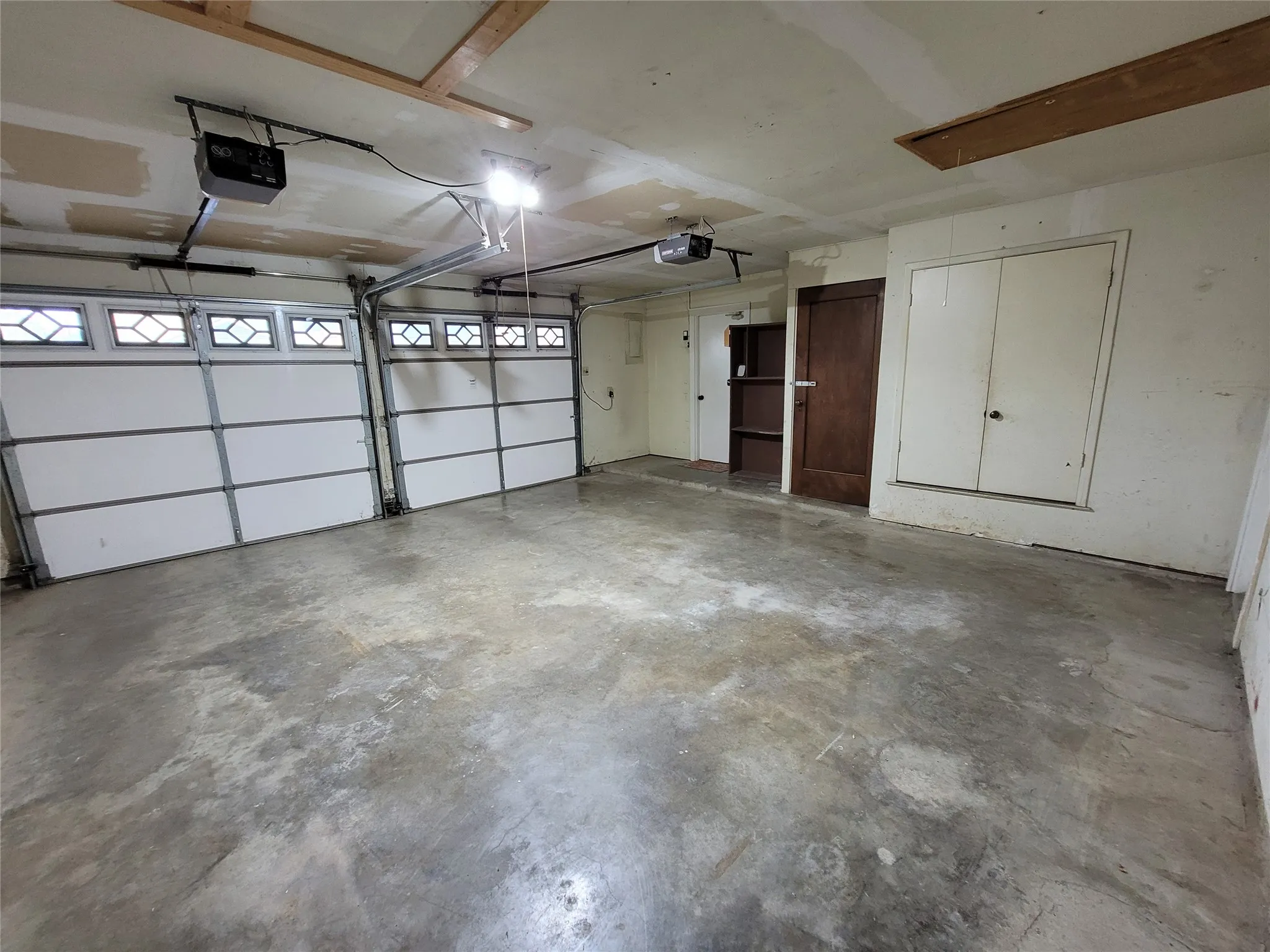 Single Family Residence For Rent in Dallas County , 629 Perdido Drive, Garland, Texas 75043, 4 Bedrooms, 2 Bathrooms, 2 Garage spaces, 1,861 Sqft, built in 1974, Price $2,395, mls#21293592, Real Estate Agent in Garland, Homes For Rent in Dallas county, Homes For Rent in Garland, Realtor in Garland Texas, Real Estate Brokerage Independent Realty Texas, Luminita Cordes Realtor