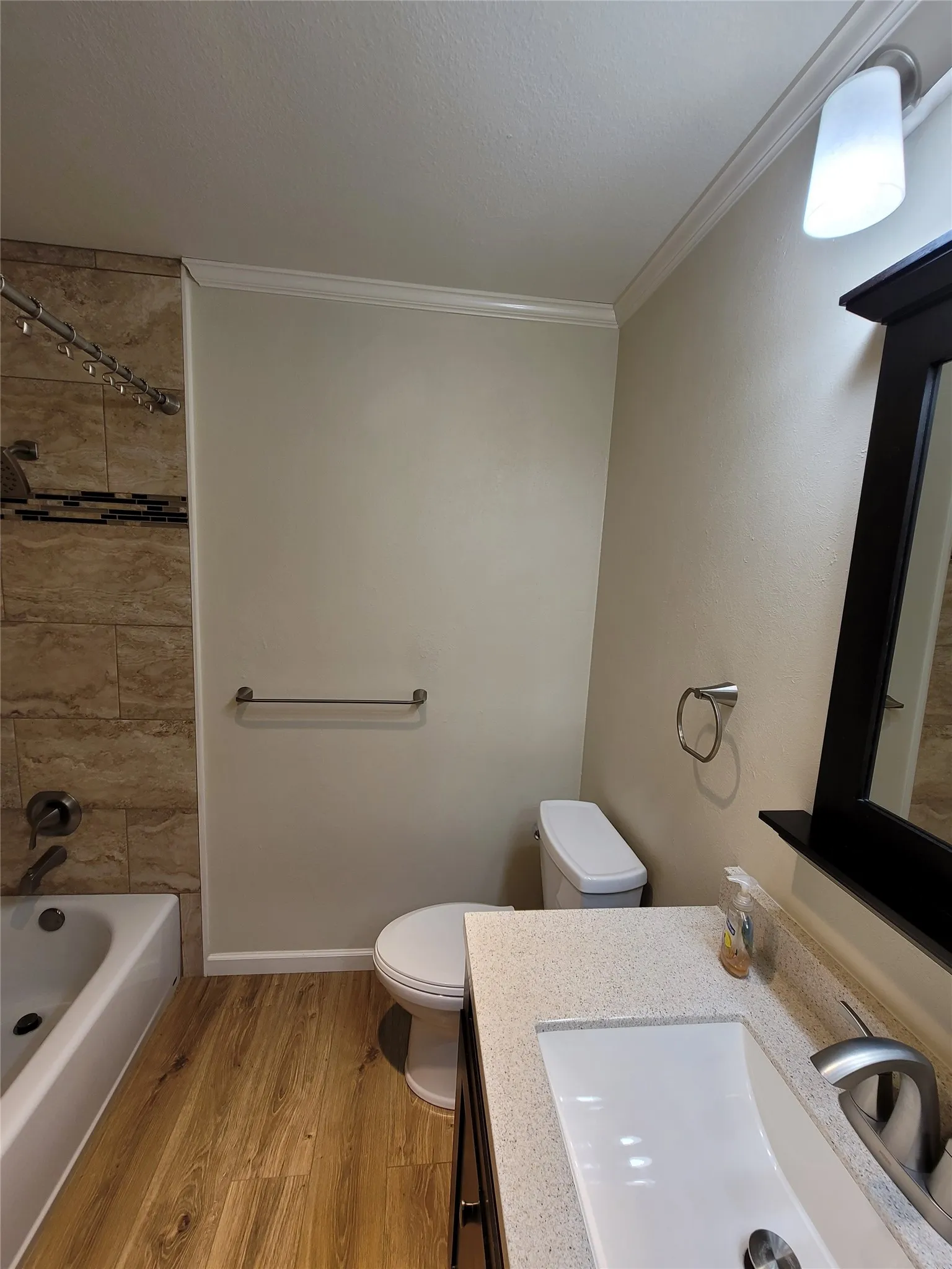 Full guest bathroom