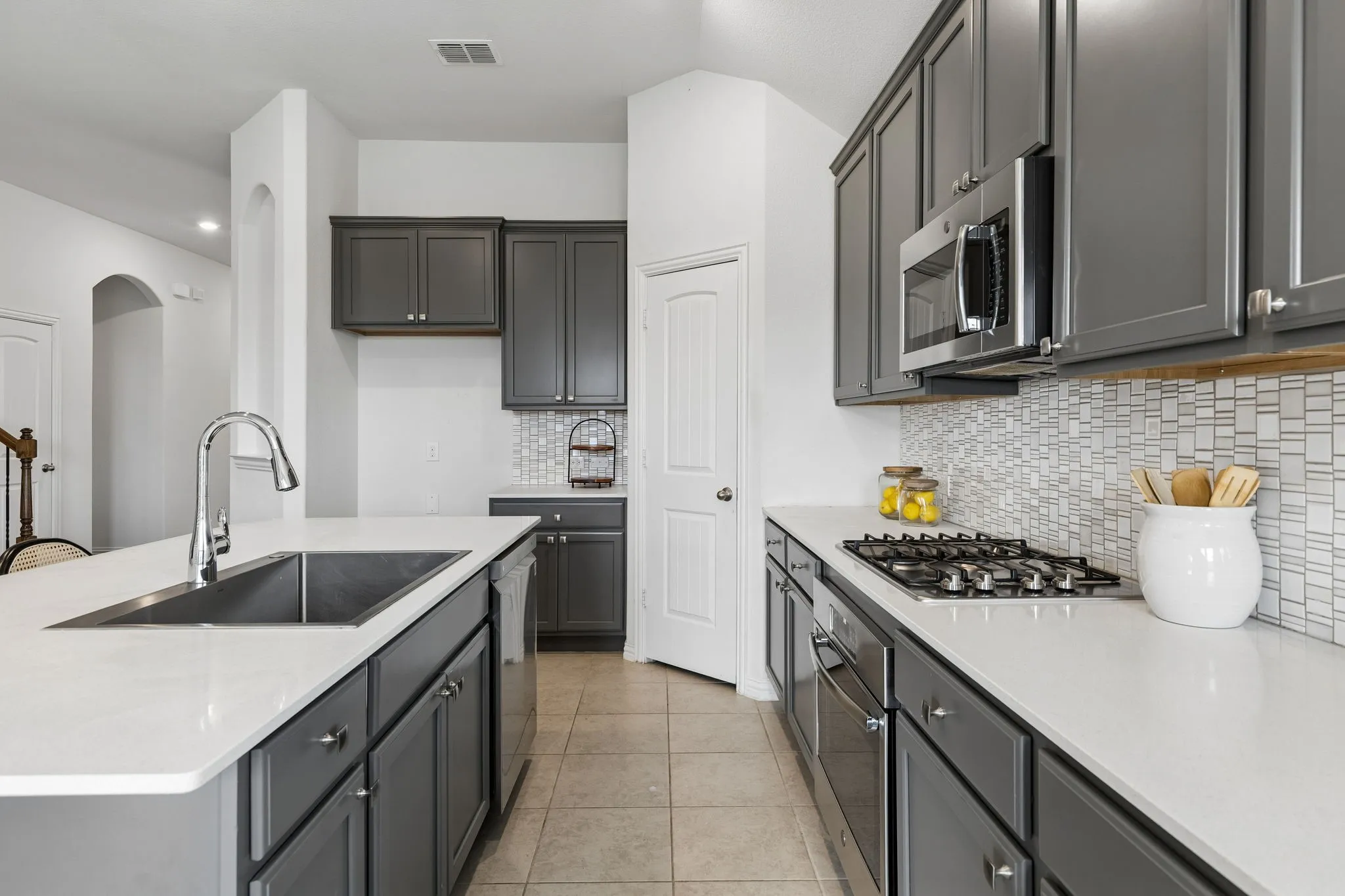 Single Family Residence For Sale in Collin County , 2726 Salt Creek Way, Celina, Texas 75078, 4 Bedroom, 4 Bathroom, 3 Garage spaces, 2,400 Sqft, built in 2018, mls#21293595, Real Estate Agent in Celina, Homes For Sale in Collin county, Homes For Sale in Celina, Realtor in Celina Texas, Real Estate Brokerage Independent Realty Texas, Luminita Cordes Realtor