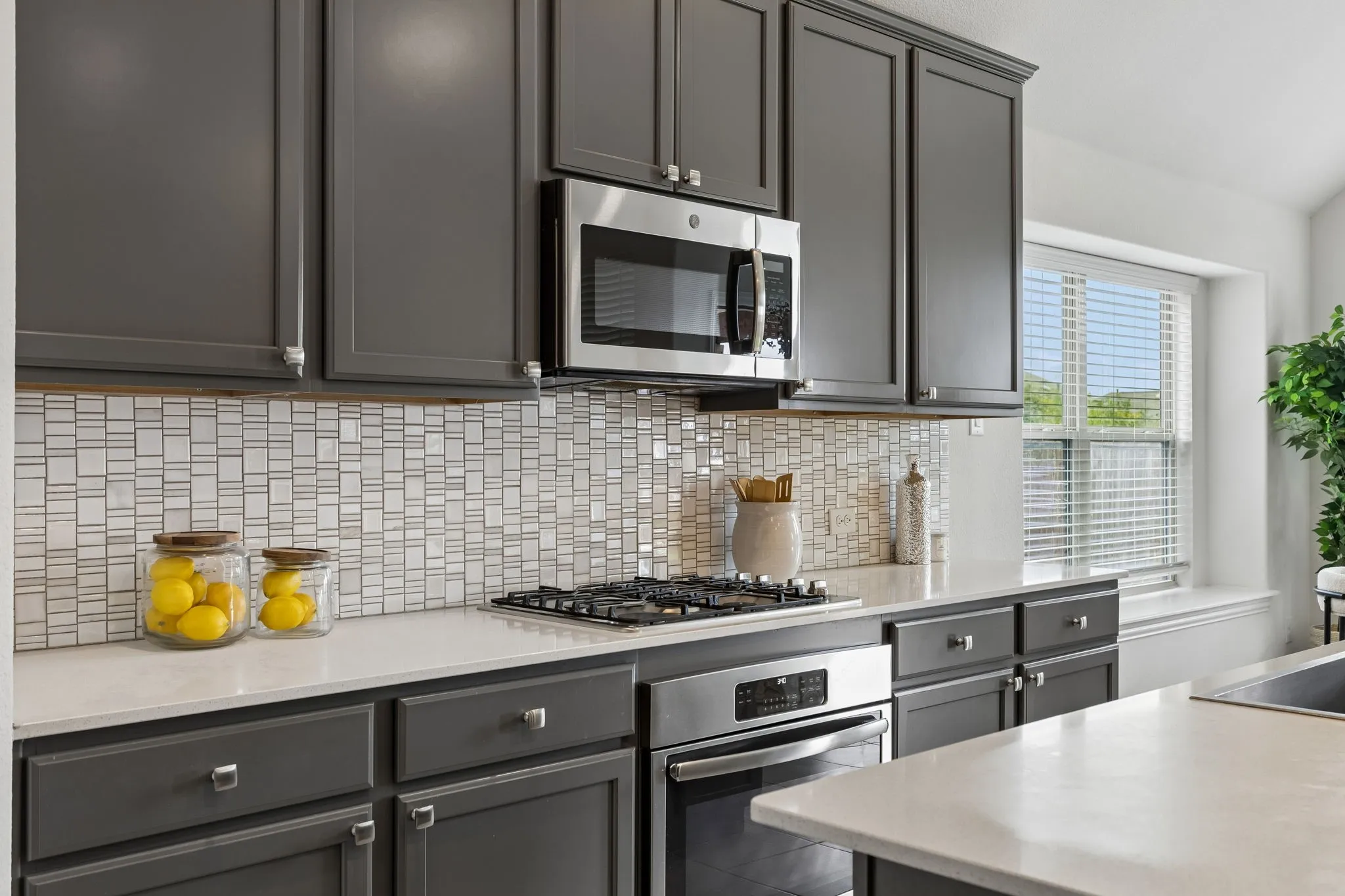 Single Family Residence For Sale in Collin County , 2726 Salt Creek Way, Celina, Texas 75078, 4 Bedroom, 4 Bathroom, 3 Garage spaces, 2,400 Sqft, built in 2018, mls#21293595, Real Estate Agent in Celina, Homes For Sale in Collin county, Homes For Sale in Celina, Realtor in Celina Texas, Real Estate Brokerage Independent Realty Texas, Luminita Cordes Realtor
