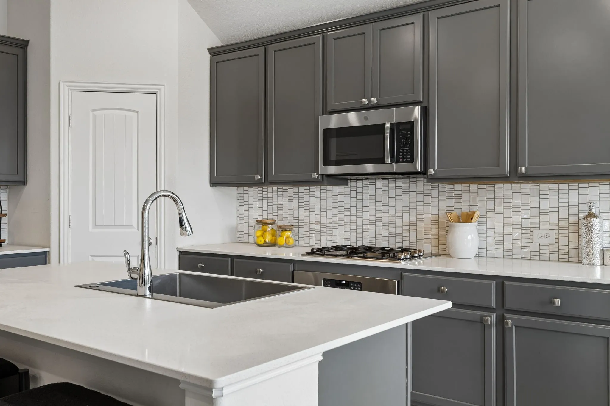 Single Family Residence For Sale in Collin County , 2726 Salt Creek Way, Celina, Texas 75078, 4 Bedroom, 4 Bathroom, 3 Garage spaces, 2,400 Sqft, built in 2018, mls#21293595, Real Estate Agent in Celina, Homes For Sale in Collin county, Homes For Sale in Celina, Realtor in Celina Texas, Real Estate Brokerage Independent Realty Texas, Luminita Cordes Realtor