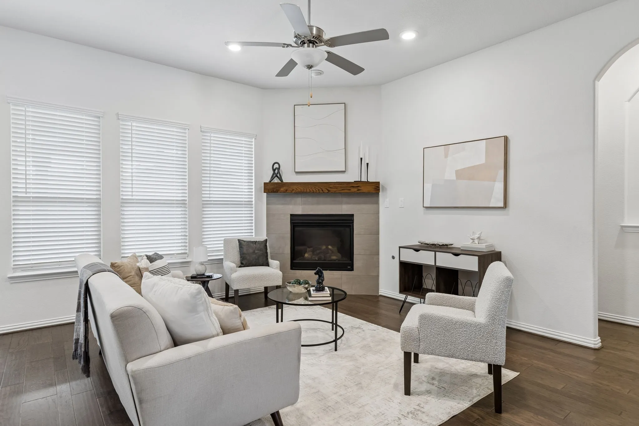 Single Family Residence For Sale in Collin County , 2726 Salt Creek Way, Celina, Texas 75078, 4 Bedroom, 4 Bathroom, 3 Garage spaces, 2,400 Sqft, built in 2018, mls#21293595, Real Estate Agent in Celina, Homes For Sale in Collin county, Homes For Sale in Celina, Realtor in Celina Texas, Real Estate Brokerage Independent Realty Texas, Luminita Cordes Realtor
