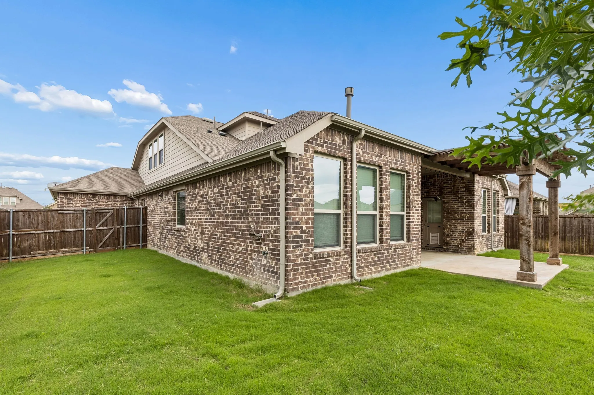Single Family Residence For Sale in Collin County , 2726 Salt Creek Way, Celina, Texas 75078, 4 Bedroom, 4 Bathroom, 3 Garage spaces, 2,400 Sqft, built in 2018, mls#21293595, Real Estate Agent in Celina, Homes For Sale in Collin county, Homes For Sale in Celina, Realtor in Celina Texas, Real Estate Brokerage Independent Realty Texas, Luminita Cordes Realtor