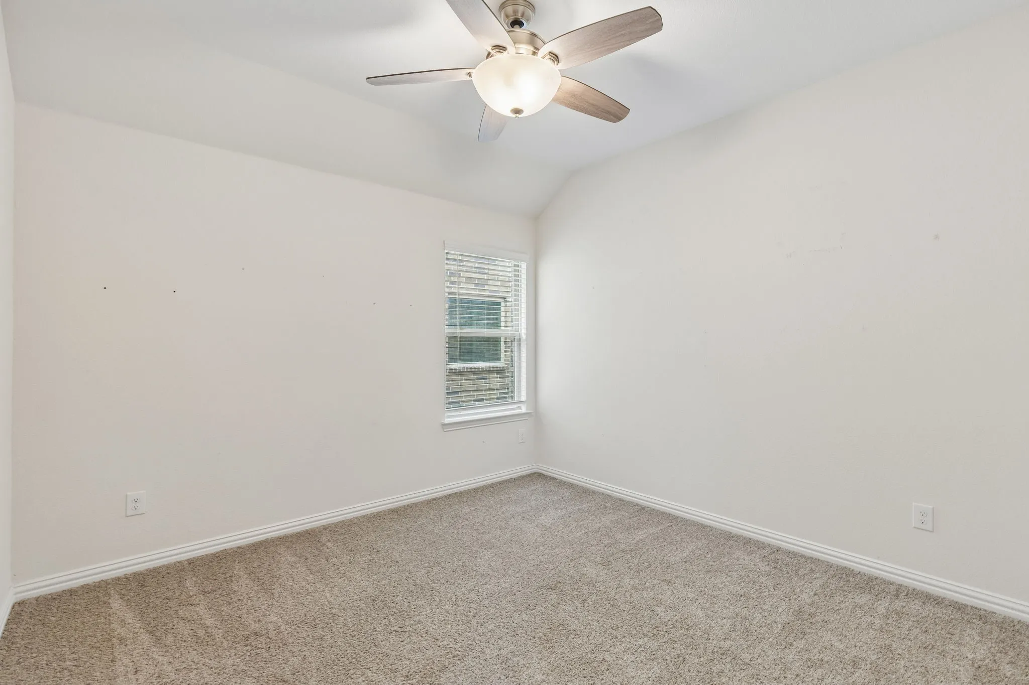 Single Family Residence For Sale in Collin County , 2726 Salt Creek Way, Celina, Texas 75078, 4 Bedroom, 4 Bathroom, 3 Garage spaces, 2,400 Sqft, built in 2018, mls#21293595, Real Estate Agent in Celina, Homes For Sale in Collin county, Homes For Sale in Celina, Realtor in Celina Texas, Real Estate Brokerage Independent Realty Texas, Luminita Cordes Realtor