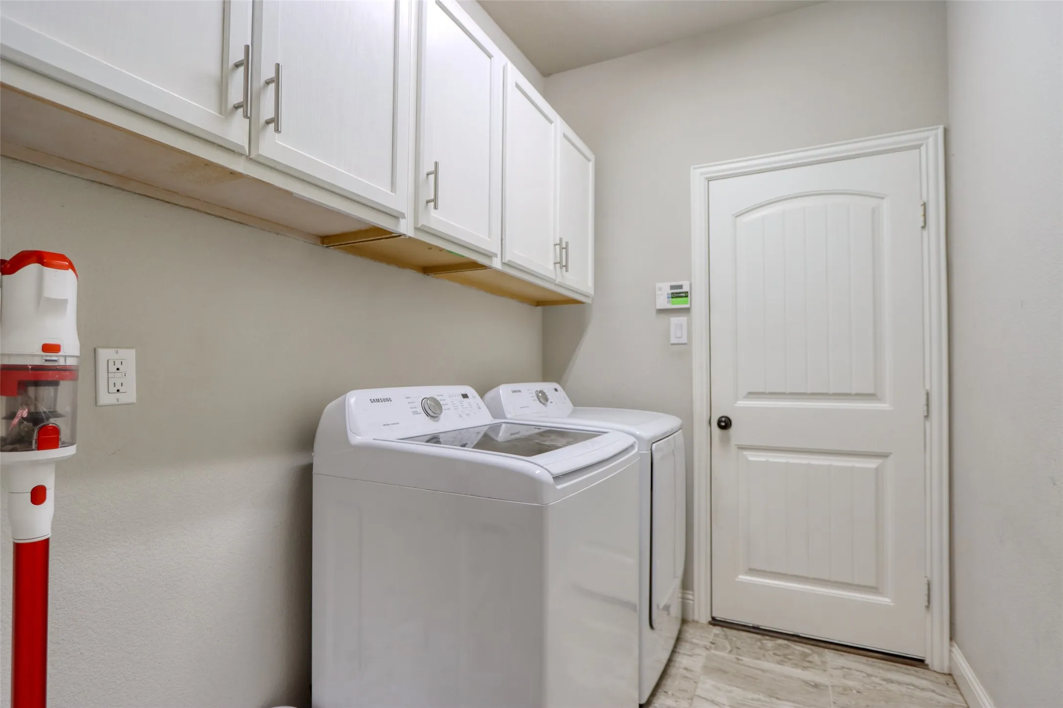 Single Family Residence For Rent in Ellis County , 2601 Grouse Hollow Way, Midlothian, Texas 76065, 6 Bedroom, 4 Bathroom, 3 Garage spaces, 4,266 Sqft, built in 2019, Price $5,000, mls#21292584, Real Estate Agent in Midlothian, Homes For Rent in Ellis county, Homes For Rent in Midlothian, Realtor in Midlothian Texas, Real Estate Brokerage Independent Realty Texas, Luminita Cordes Realtor