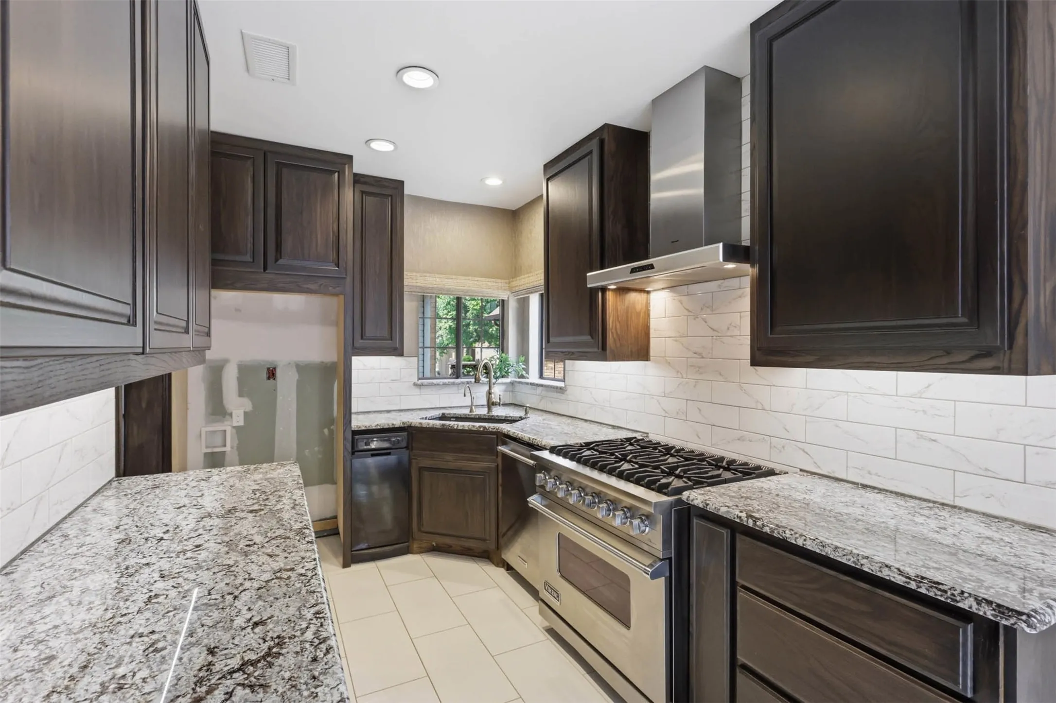 Single Family Residence For Sale in Collin County , 3006 N Jomar Drive, Plano, Texas 75075, 3 Bedroom, 3 Bathroom, 2 Garage spaces, 2,427 Sqft, built in 1984, mls#21293567, Real Estate Agent in Plano, Homes For Sale in Collin county, Homes For Sale in Plano, Realtor in Plano Texas, Real Estate Brokerage Independent Realty Texas, Luminita Cordes Realtor