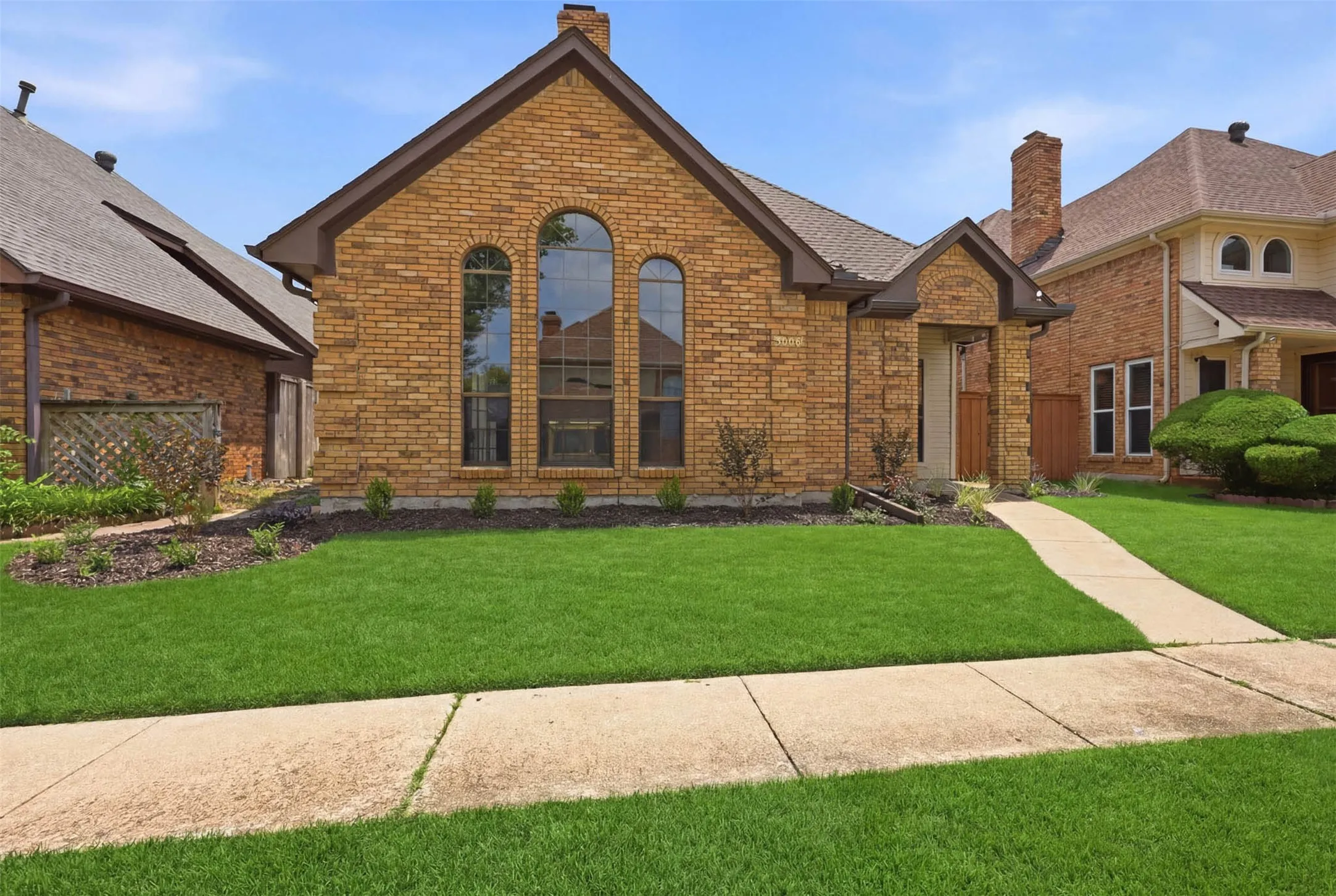Single Family Residence For Sale in Collin County , 3006 N Jomar Drive, Plano, Texas 75075, 3 Bedroom, 3 Bathroom, 2 Garage spaces, 2,427 Sqft, built in 1984, mls#21293567, Real Estate Agent in Plano, Homes For Sale in Collin county, Homes For Sale in Plano, Realtor in Plano Texas, Real Estate Brokerage Independent Realty Texas, Luminita Cordes Realtor