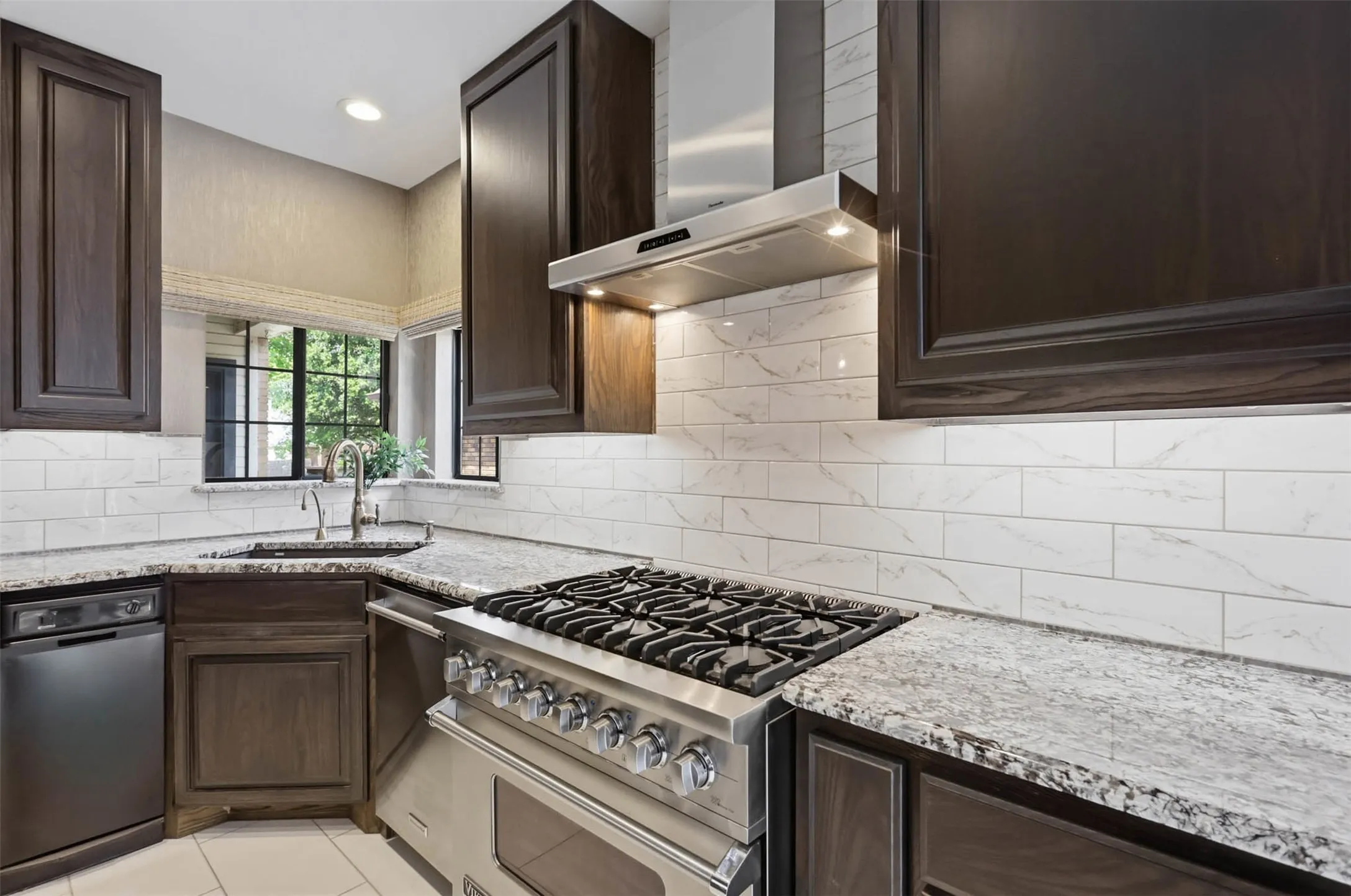 Single Family Residence For Sale in Collin County , 3006 N Jomar Drive, Plano, Texas 75075, 3 Bedroom, 3 Bathroom, 2 Garage spaces, 2,427 Sqft, built in 1984, mls#21293567, Real Estate Agent in Plano, Homes For Sale in Collin county, Homes For Sale in Plano, Realtor in Plano Texas, Real Estate Brokerage Independent Realty Texas, Luminita Cordes Realtor