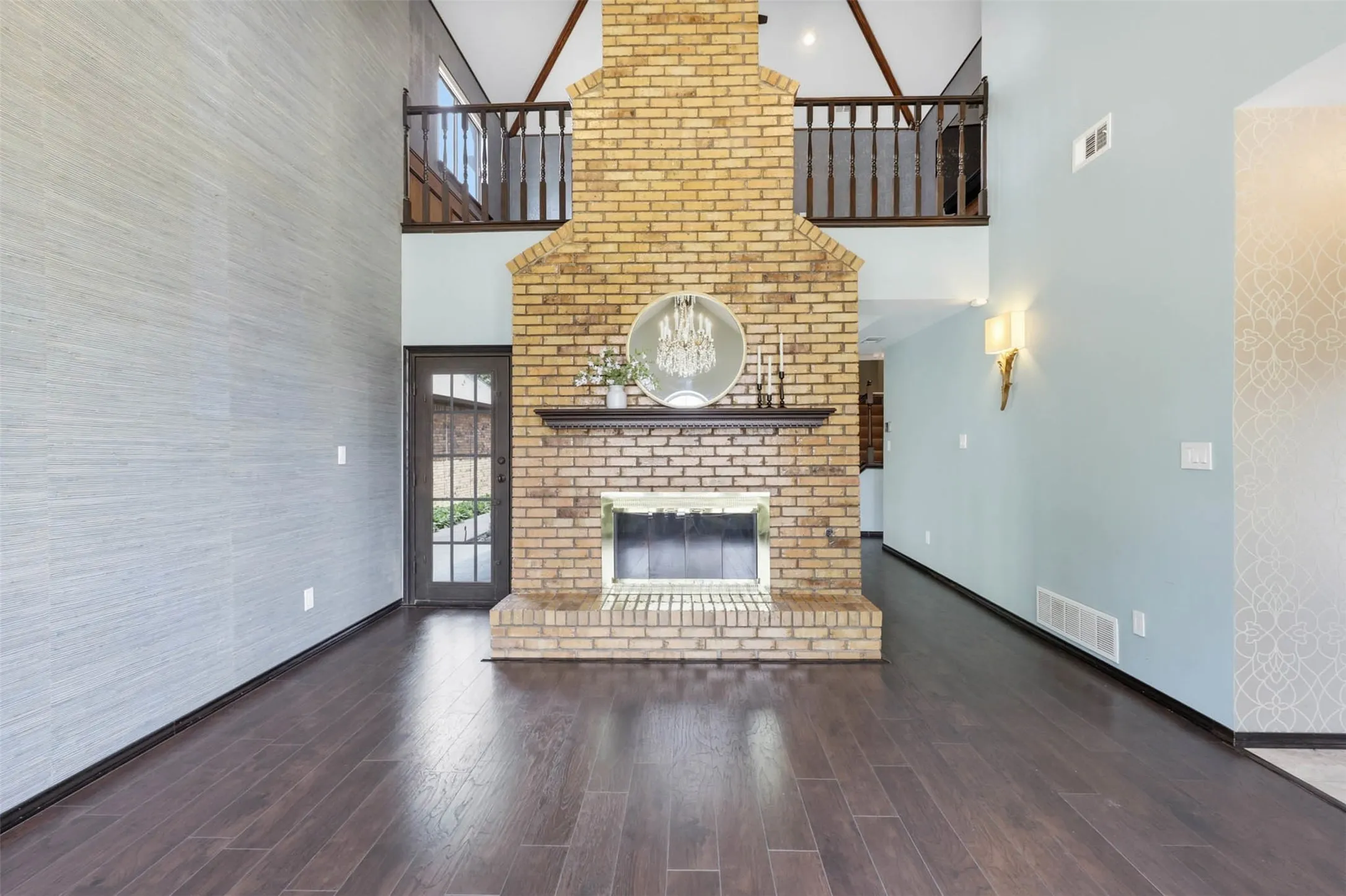 Single Family Residence For Sale in Collin County , 3006 N Jomar Drive, Plano, Texas 75075, 3 Bedroom, 3 Bathroom, 2 Garage spaces, 2,427 Sqft, built in 1984, mls#21293567, Real Estate Agent in Plano, Homes For Sale in Collin county, Homes For Sale in Plano, Realtor in Plano Texas, Real Estate Brokerage Independent Realty Texas, Luminita Cordes Realtor