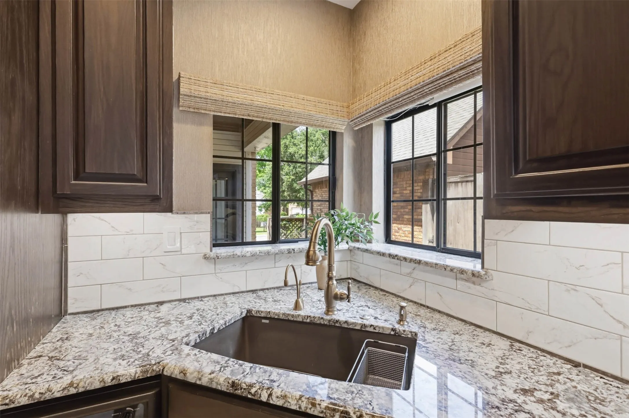 Single Family Residence For Sale in Collin County , 3006 N Jomar Drive, Plano, Texas 75075, 3 Bedroom, 3 Bathroom, 2 Garage spaces, 2,427 Sqft, built in 1984, mls#21293567, Real Estate Agent in Plano, Homes For Sale in Collin county, Homes For Sale in Plano, Realtor in Plano Texas, Real Estate Brokerage Independent Realty Texas, Luminita Cordes Realtor
