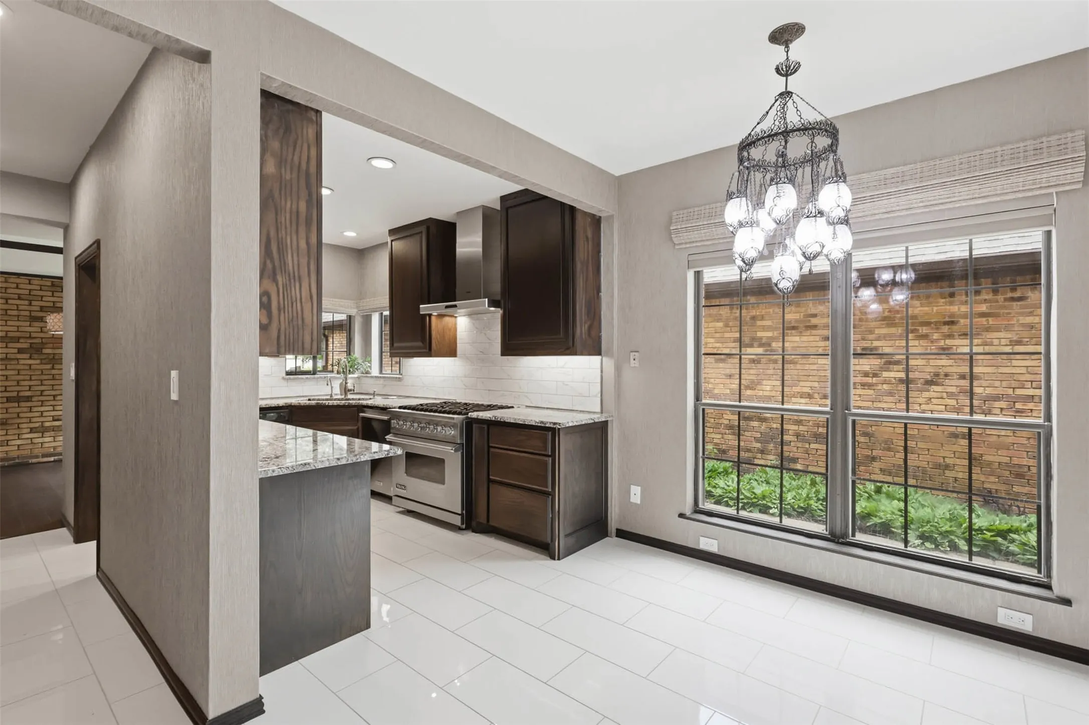 Single Family Residence For Sale in Collin County , 3006 N Jomar Drive, Plano, Texas 75075, 3 Bedroom, 3 Bathroom, 2 Garage spaces, 2,427 Sqft, built in 1984, mls#21293567, Real Estate Agent in Plano, Homes For Sale in Collin county, Homes For Sale in Plano, Realtor in Plano Texas, Real Estate Brokerage Independent Realty Texas, Luminita Cordes Realtor
