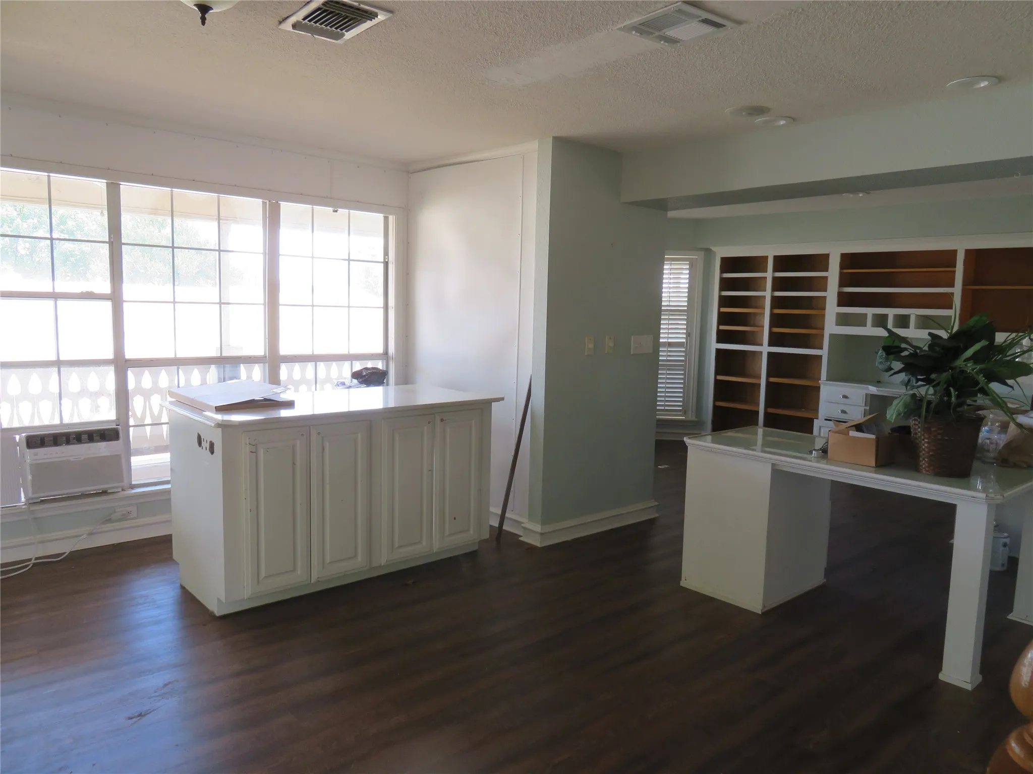 Office For Sale in Denton County , 3490 Teasley Lane, Denton, Texas 76210, 0, 0, Garage spaces, 4,294 Sqft, built in 1965, Price $550,000, mls#21291035, Real Estate Agent in Denton, Homes For Sale in Denton county, Homes For Sale in Denton, Realtor in Denton Texas, Real Estate Brokerage Independent Realty Texas, Luminita Cordes Realtor