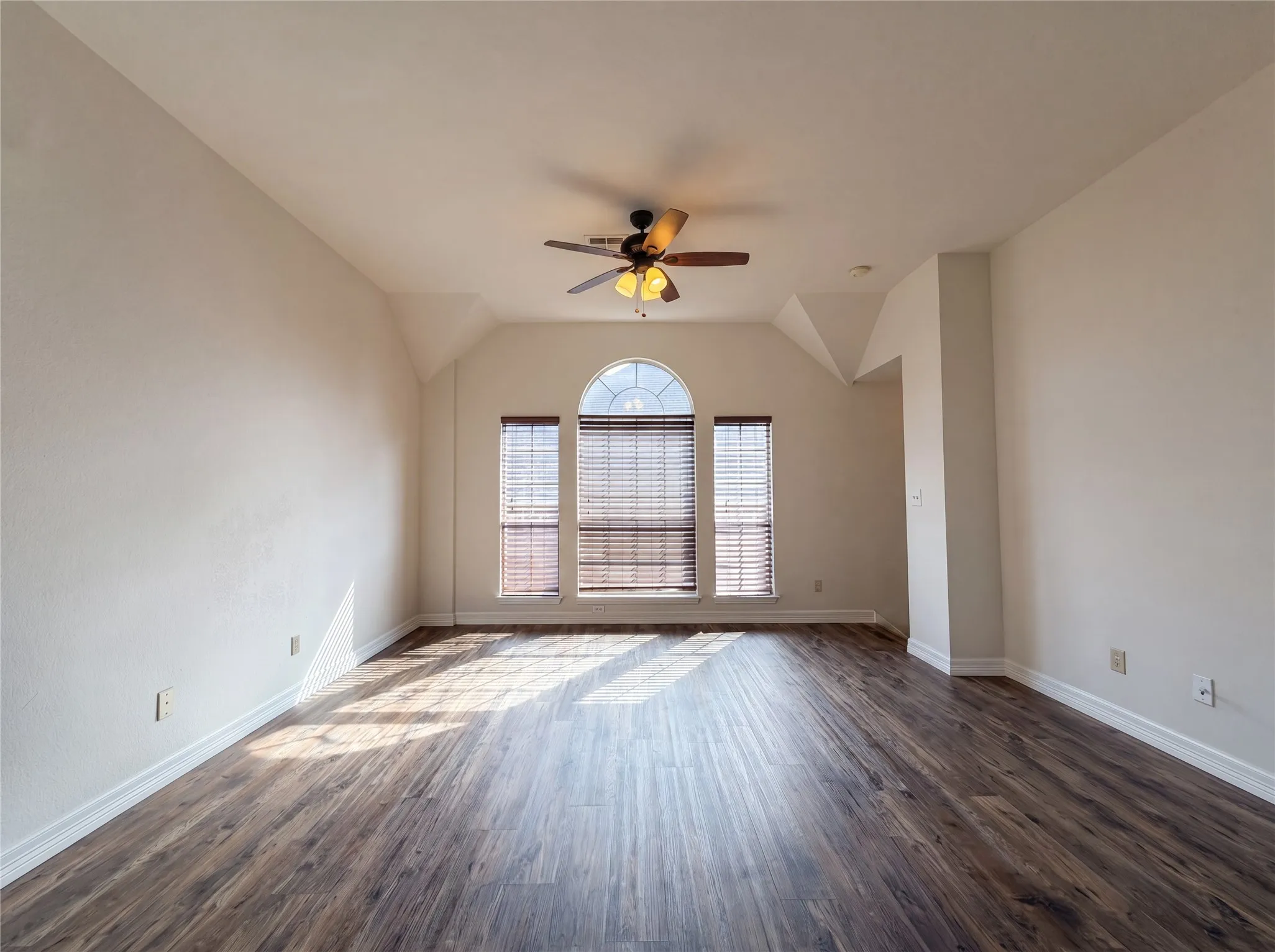 Single Family Residence For Sale in Collin County , 1429 Greenbriar Drive, Allen, Texas 75013, 5 Bedroom, 4 Bathroom, 2 Garage spaces, 3,620 Sqft, built in 1998, mls#21293616, Real Estate Agent in Allen, Homes For Sale in Collin county, Homes For Sale in Allen, Realtor in Allen Texas, Real Estate Brokerage Independent Realty Texas, Luminita Cordes Realtor