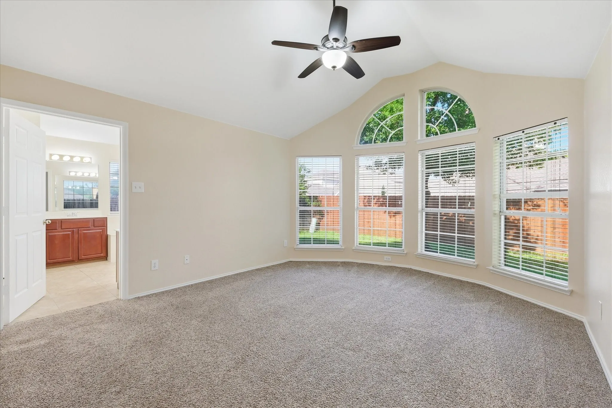 Single Family Residence For Sale in Tarrant County , 5375 Natchez Trail, Fort Worth, Texas 76137, 4 Bedroom, 2 Bathroom, 2 Garage spaces, 2,177 Sqft, built in 1997, mls#21293637, Real Estate Agent in Fort Worth, Homes For Sale in Tarrant county, Homes For Sale in Fort Worth, Realtor in Fort Worth Texas, Real Estate Brokerage Independent Realty Texas, Luminita Cordes Realtor