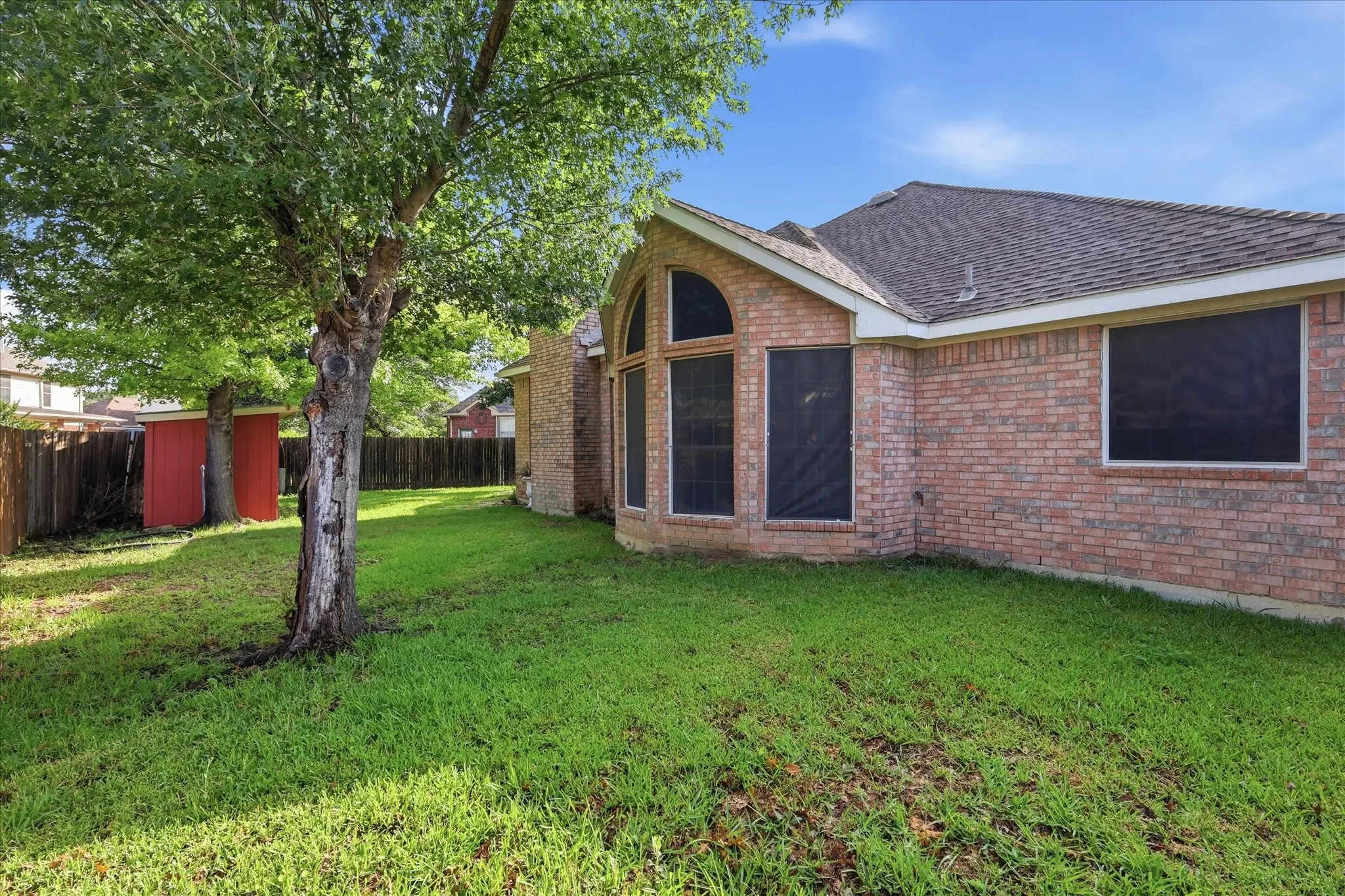 Single Family Residence For Sale in Tarrant County , 5375 Natchez Trail, Fort Worth, Texas 76137, 4 Bedroom, 2 Bathroom, 2 Garage spaces, 2,177 Sqft, built in 1997, mls#21293637, Real Estate Agent in Fort Worth, Homes For Sale in Tarrant county, Homes For Sale in Fort Worth, Realtor in Fort Worth Texas, Real Estate Brokerage Independent Realty Texas, Luminita Cordes Realtor