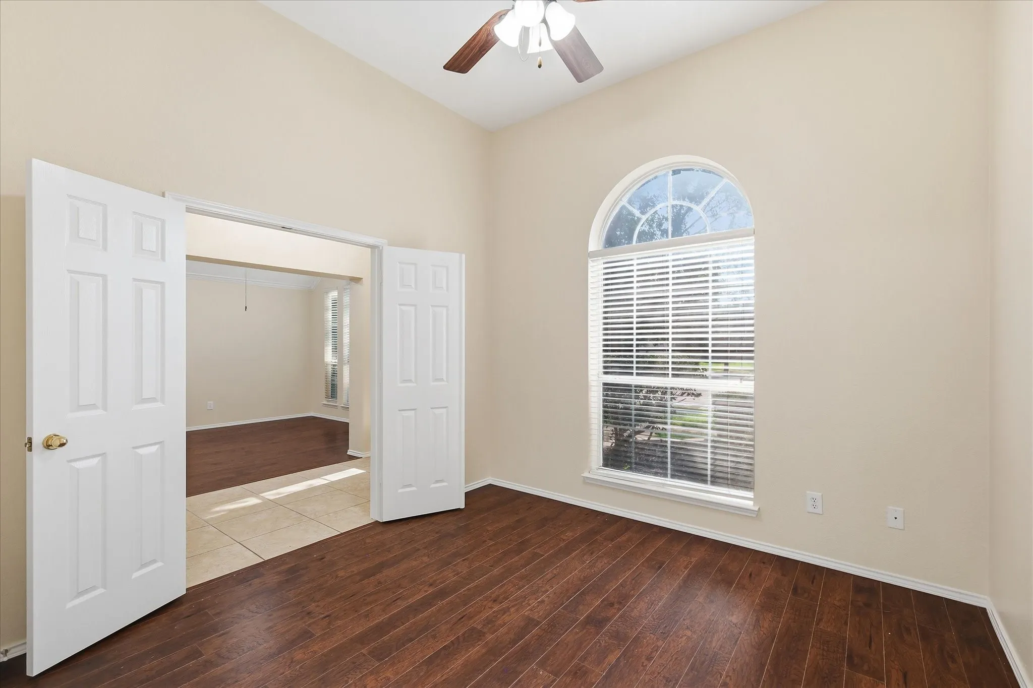 Single Family Residence For Sale in Tarrant County , 5375 Natchez Trail, Fort Worth, Texas 76137, 4 Bedroom, 2 Bathroom, 2 Garage spaces, 2,177 Sqft, built in 1997, mls#21293637, Real Estate Agent in Fort Worth, Homes For Sale in Tarrant county, Homes For Sale in Fort Worth, Realtor in Fort Worth Texas, Real Estate Brokerage Independent Realty Texas, Luminita Cordes Realtor