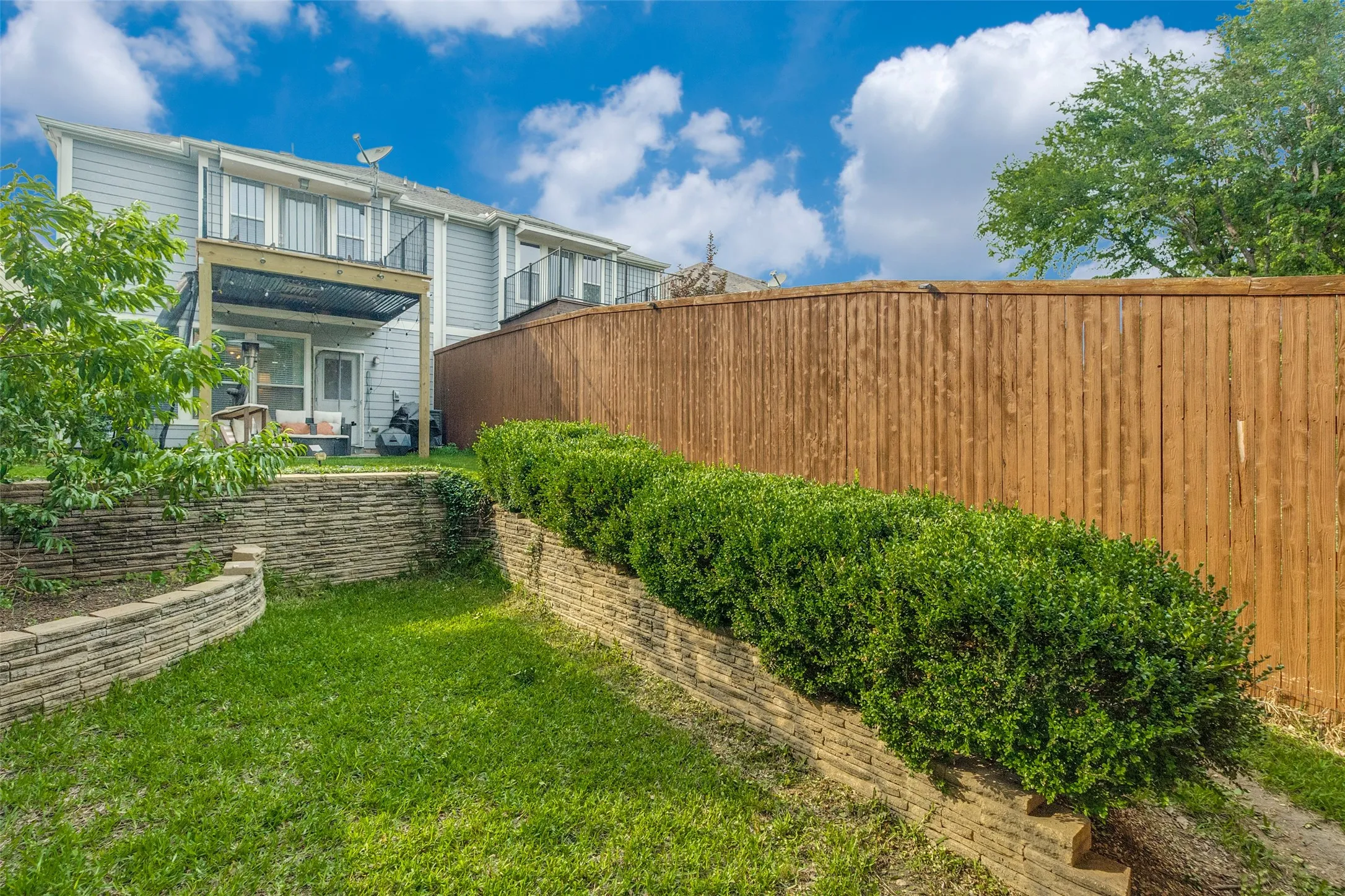 Townhouse For Sale in Dallas County , 2328 Throckmorton Street, Dallas, Texas 75219, 3 Bedroom, 3 Bathroom, 2 Garage spaces, 2,132 Sqft, built in 2005, mls#21293624, Real Estate Agent in Dallas, Homes For Sale in Dallas county, Homes For Sale in Dallas, Realtor in Dallas Texas, Real Estate Brokerage Independent Realty Texas, Luminita Cordes Realtor