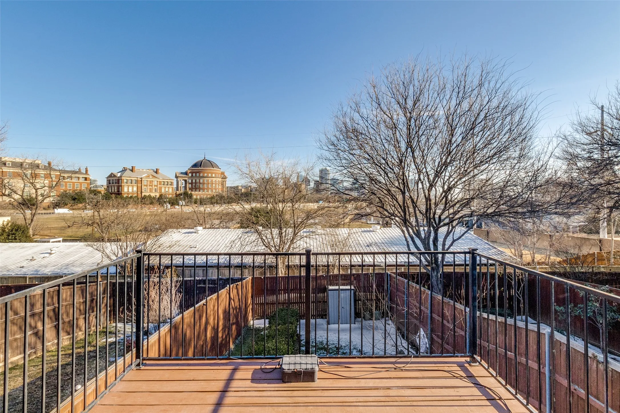 Townhouse For Sale in Dallas County , 2328 Throckmorton Street, Dallas, Texas 75219, 3 Bedroom, 3 Bathroom, 2 Garage spaces, 2,132 Sqft, built in 2005, mls#21293624, Real Estate Agent in Dallas, Homes For Sale in Dallas county, Homes For Sale in Dallas, Realtor in Dallas Texas, Real Estate Brokerage Independent Realty Texas, Luminita Cordes Realtor