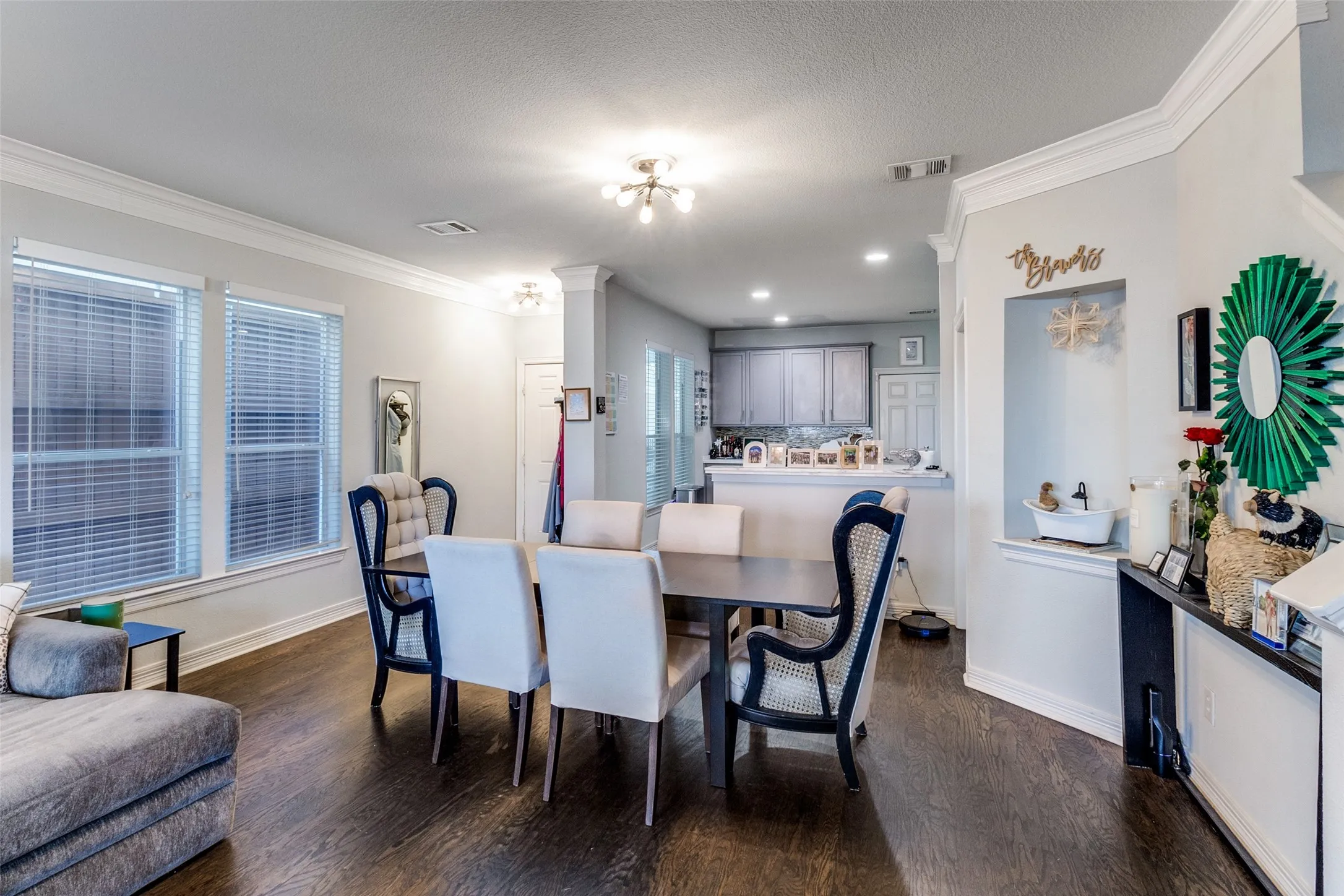 Townhouse For Sale in Dallas County , 2328 Throckmorton Street, Dallas, Texas 75219, 3 Bedroom, 3 Bathroom, 2 Garage spaces, 2,132 Sqft, built in 2005, mls#21293624, Real Estate Agent in Dallas, Homes For Sale in Dallas county, Homes For Sale in Dallas, Realtor in Dallas Texas, Real Estate Brokerage Independent Realty Texas, Luminita Cordes Realtor