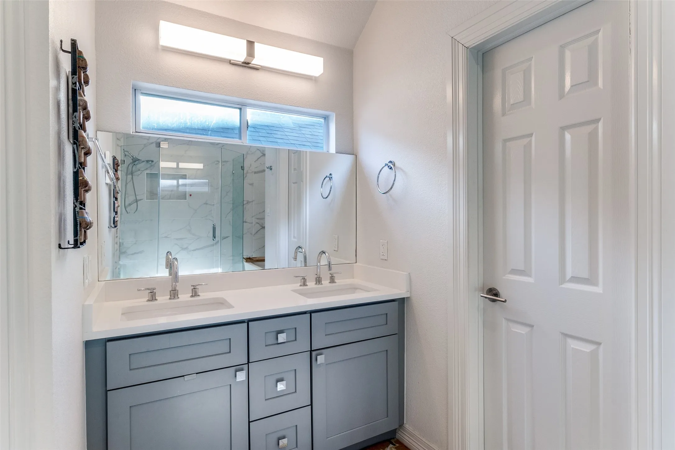 Townhouse For Sale in Dallas County , 2328 Throckmorton Street, Dallas, Texas 75219, 3 Bedroom, 3 Bathroom, 2 Garage spaces, 2,132 Sqft, built in 2005, mls#21293624, Real Estate Agent in Dallas, Homes For Sale in Dallas county, Homes For Sale in Dallas, Realtor in Dallas Texas, Real Estate Brokerage Independent Realty Texas, Luminita Cordes Realtor