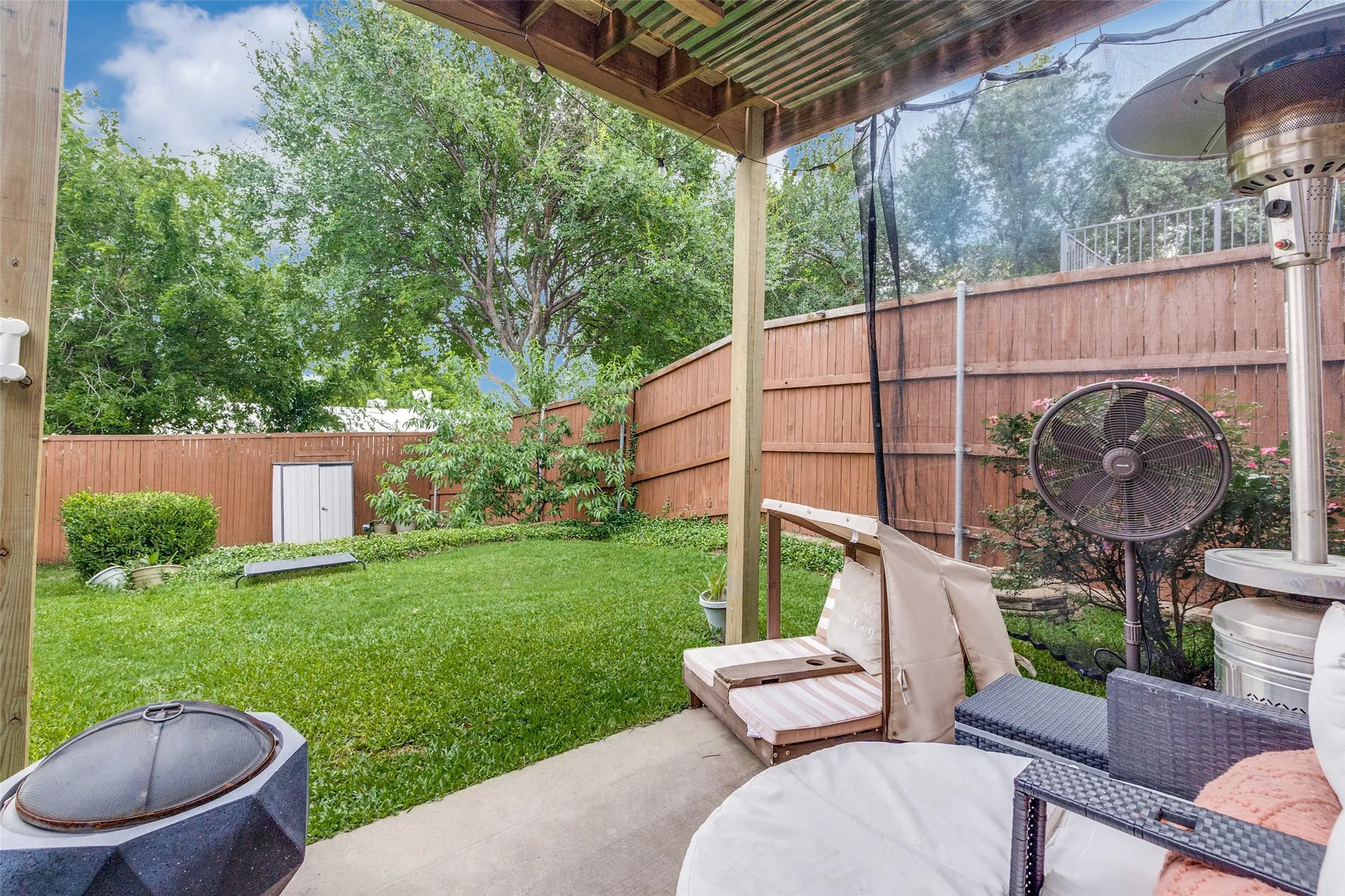 Townhouse For Sale in Dallas County , 2328 Throckmorton Street, Dallas, Texas 75219, 3 Bedroom, 3 Bathroom, 2 Garage spaces, 2,132 Sqft, built in 2005, mls#21293624, Real Estate Agent in Dallas, Homes For Sale in Dallas county, Homes For Sale in Dallas, Realtor in Dallas Texas, Real Estate Brokerage Independent Realty Texas, Luminita Cordes Realtor