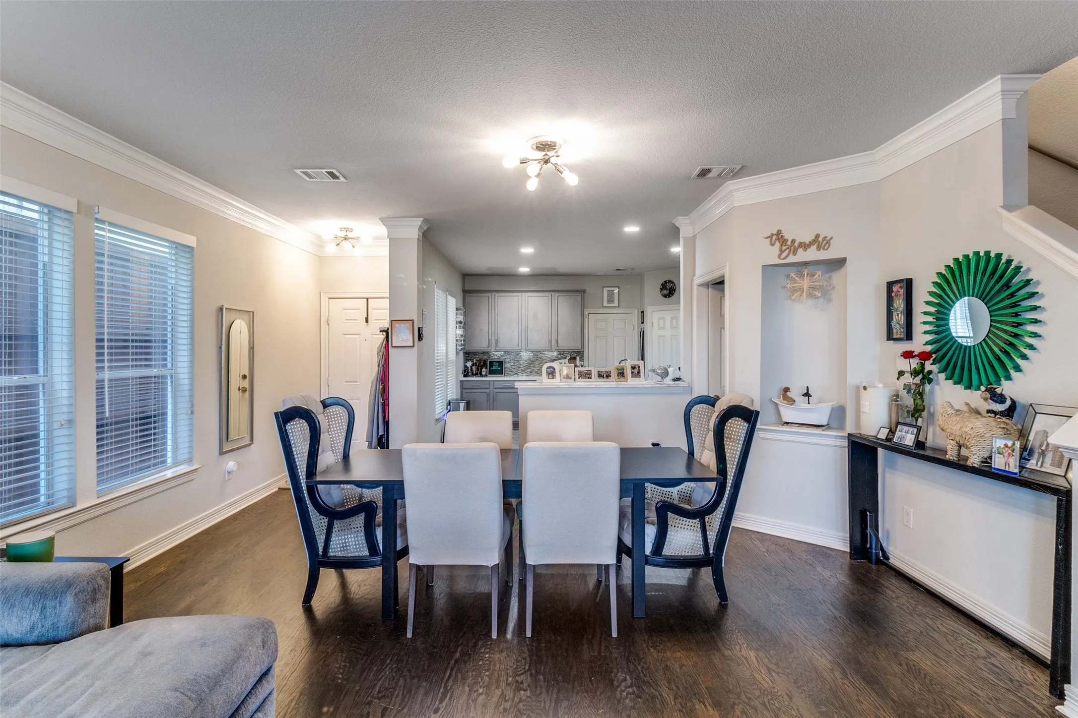 Townhouse For Sale in Dallas County , 2328 Throckmorton Street, Dallas, Texas 75219, 3 Bedroom, 3 Bathroom, 2 Garage spaces, 2,132 Sqft, built in 2005, mls#21293624, Real Estate Agent in Dallas, Homes For Sale in Dallas county, Homes For Sale in Dallas, Realtor in Dallas Texas, Real Estate Brokerage Independent Realty Texas, Luminita Cordes Realtor