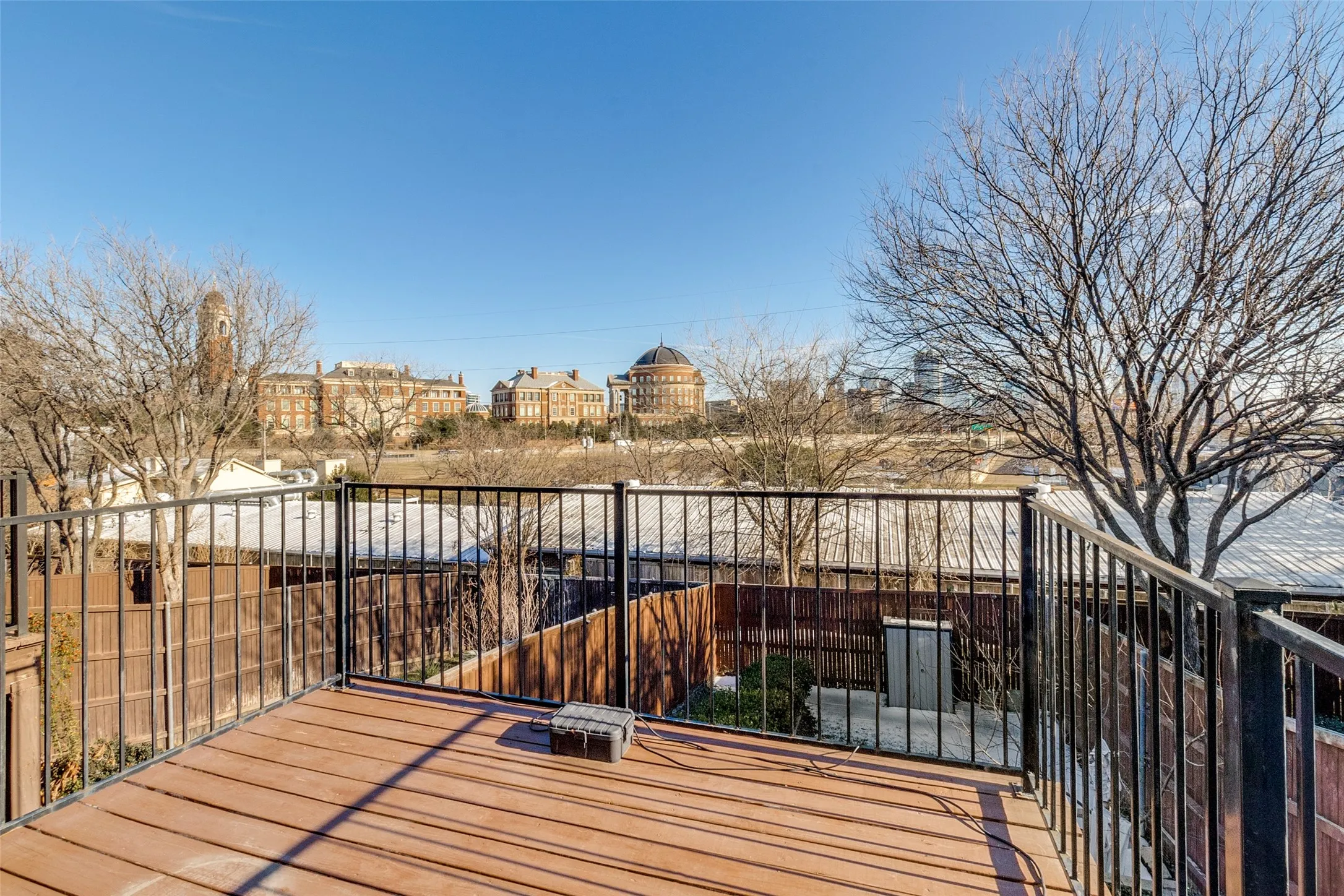 Townhouse For Sale in Dallas County , 2328 Throckmorton Street, Dallas, Texas 75219, 3 Bedroom, 3 Bathroom, 2 Garage spaces, 2,132 Sqft, built in 2005, mls#21293624, Real Estate Agent in Dallas, Homes For Sale in Dallas county, Homes For Sale in Dallas, Realtor in Dallas Texas, Real Estate Brokerage Independent Realty Texas, Luminita Cordes Realtor