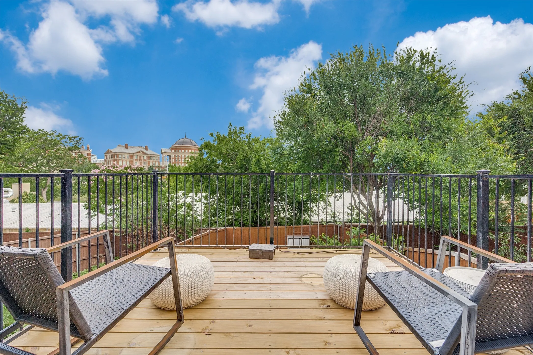 Townhouse For Sale in Dallas County , 2328 Throckmorton Street, Dallas, Texas 75219, 3 Bedroom, 3 Bathroom, 2 Garage spaces, 2,132 Sqft, built in 2005, mls#21293624, Real Estate Agent in Dallas, Homes For Sale in Dallas county, Homes For Sale in Dallas, Realtor in Dallas Texas, Real Estate Brokerage Independent Realty Texas, Luminita Cordes Realtor