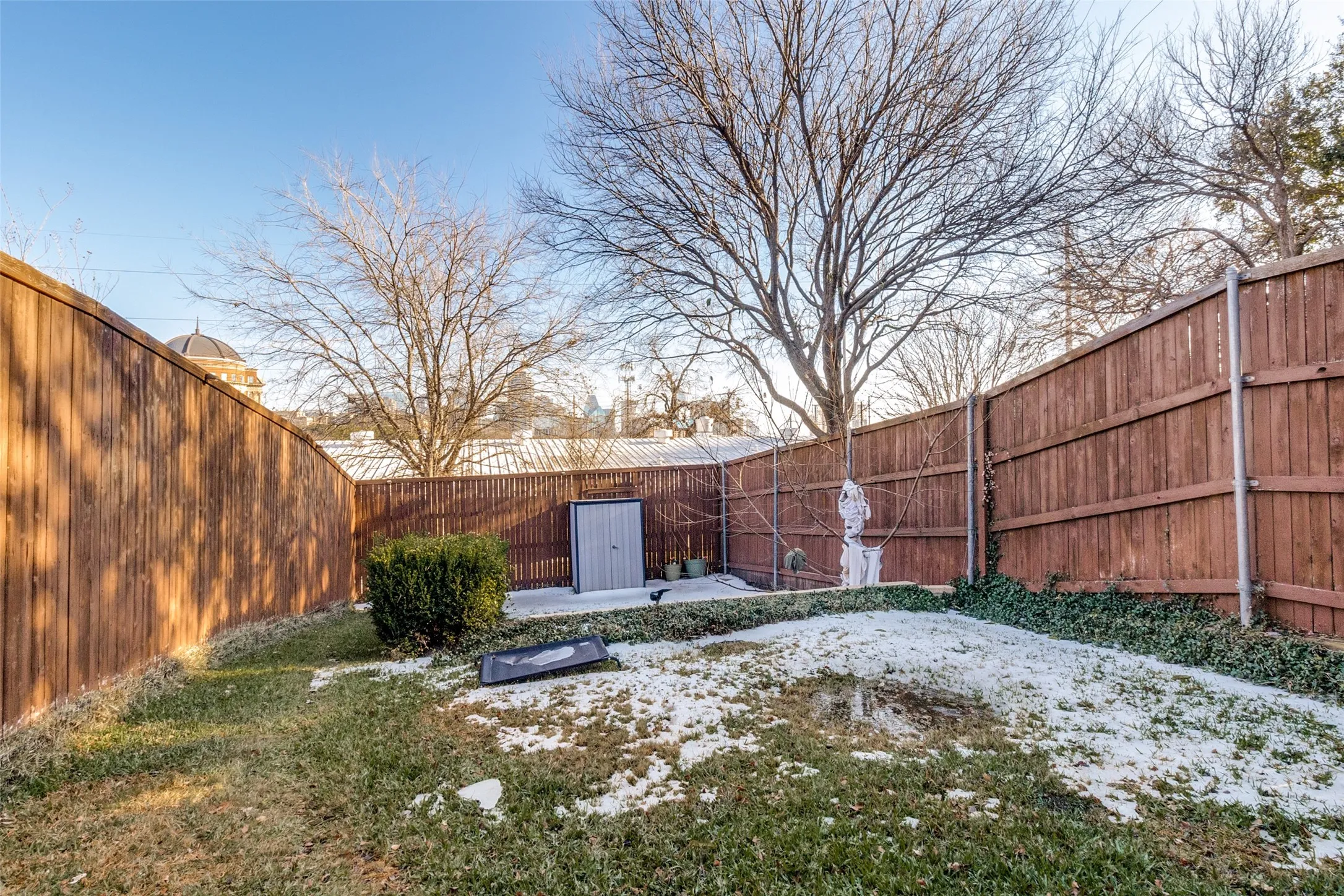 Townhouse For Sale in Dallas County , 2328 Throckmorton Street, Dallas, Texas 75219, 3 Bedroom, 3 Bathroom, 2 Garage spaces, 2,132 Sqft, built in 2005, mls#21293624, Real Estate Agent in Dallas, Homes For Sale in Dallas county, Homes For Sale in Dallas, Realtor in Dallas Texas, Real Estate Brokerage Independent Realty Texas, Luminita Cordes Realtor