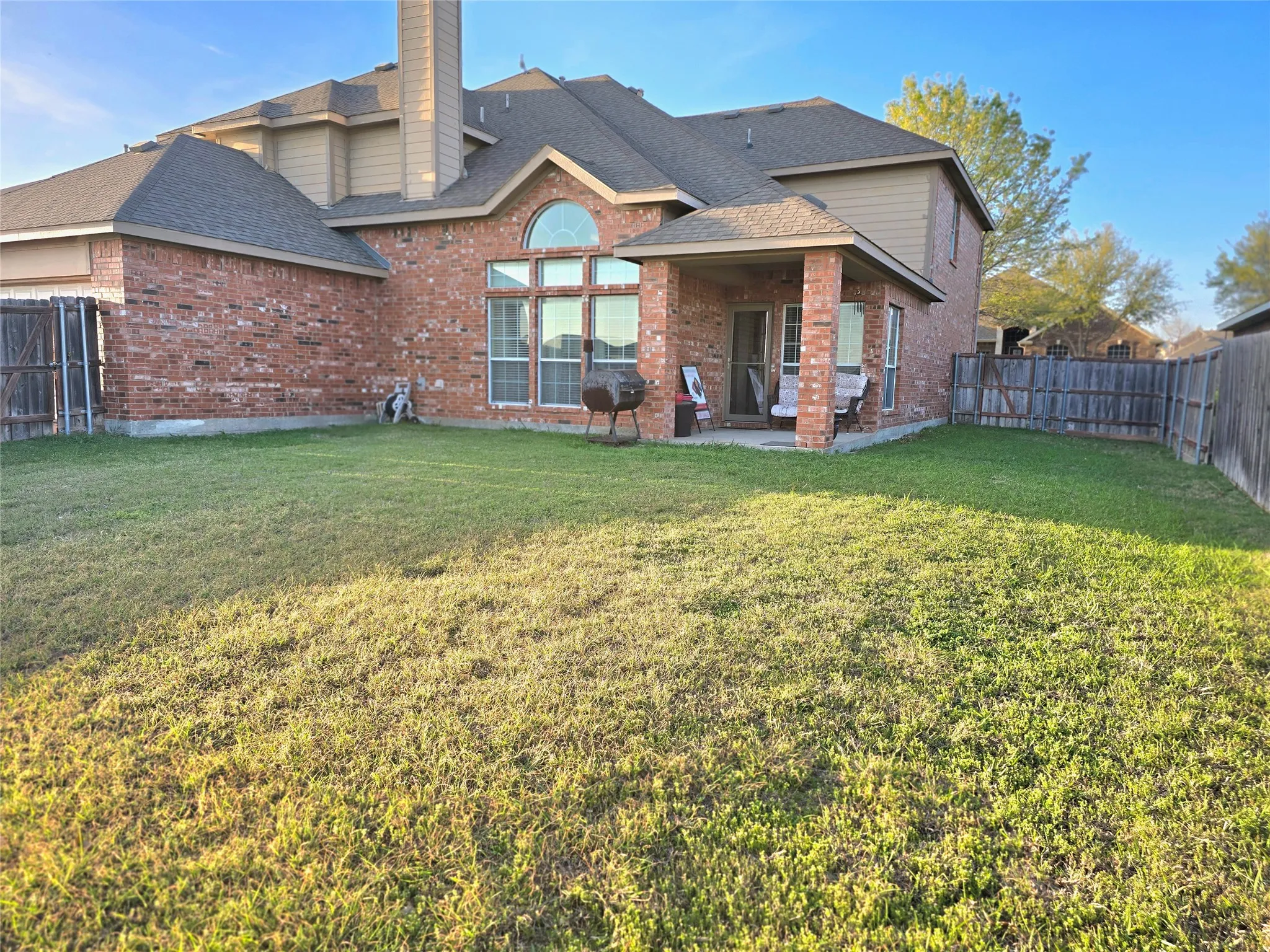 Single Family Residence For Sale in Ellis County , 506 Magnolia Lane, Glenn Heights, Texas 75154, 6 Bedroom, 4 Bathroom, 2 Garage spaces, 4,206 Sqft, built in 2006, mls#21293652, Real Estate Agent in Glenn Heights, Homes For Sale in Ellis county, Homes For Sale in Glenn Heights, Realtor in Glenn Heights Texas, Real Estate Brokerage Independent Realty Texas, Luminita Cordes Realtor
