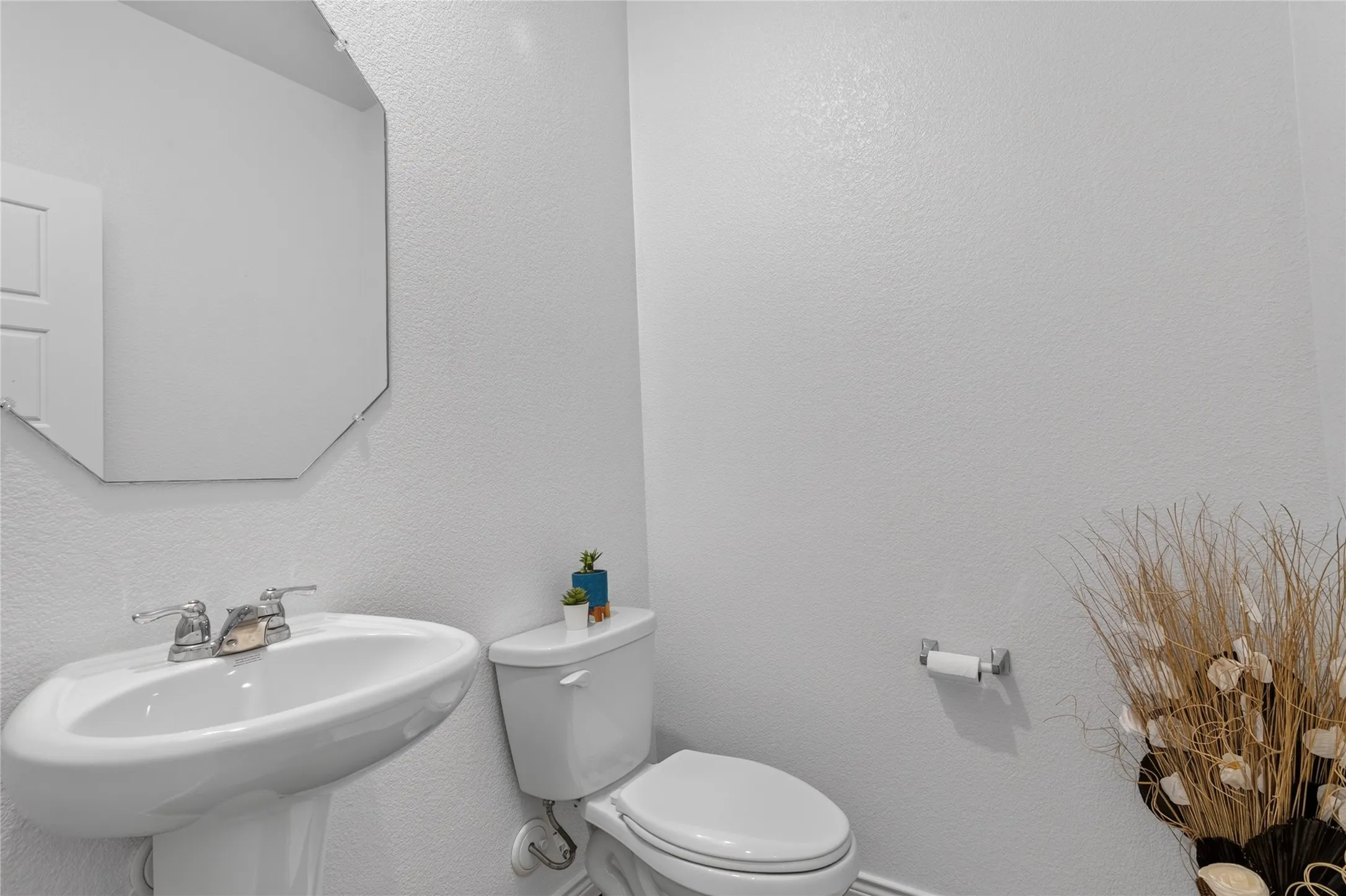Single Family Residence For Sale in Denton County , 6404 Cheshire Street, Celina, Texas 76227, 4 Bedroom, 3 Bathroom, 2 Garage spaces, 2,738 Sqft, built in 2019, mls#21293431, Real Estate Agent in Celina, Homes For Sale in Denton county, Homes For Sale in Celina, Realtor in Celina Texas, Real Estate Brokerage Independent Realty Texas, Luminita Cordes Realtor