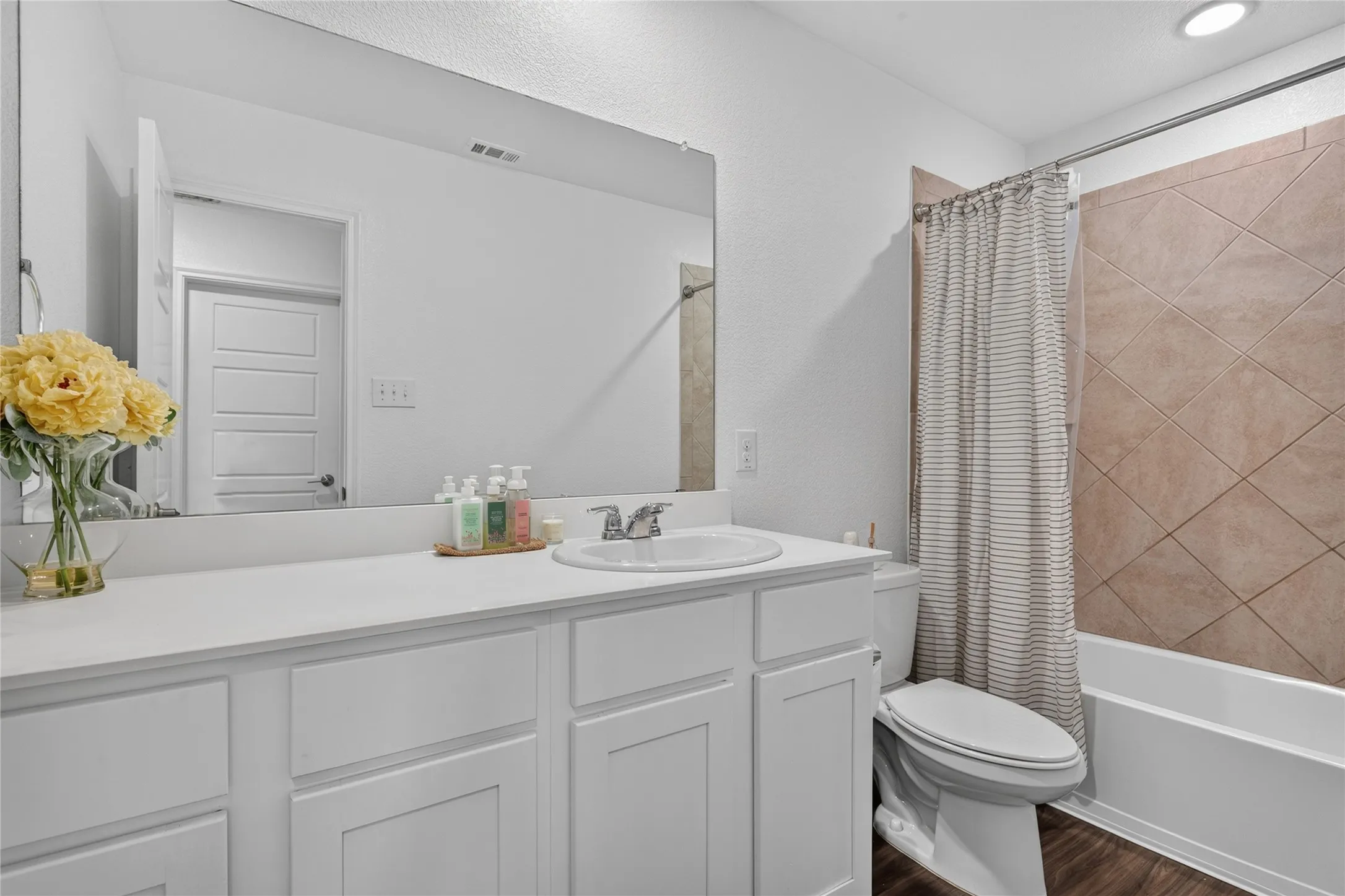 Single Family Residence For Sale in Denton County , 6404 Cheshire Street, Celina, Texas 76227, 4 Bedroom, 3 Bathroom, 2 Garage spaces, 2,738 Sqft, built in 2019, mls#21293431, Real Estate Agent in Celina, Homes For Sale in Denton county, Homes For Sale in Celina, Realtor in Celina Texas, Real Estate Brokerage Independent Realty Texas, Luminita Cordes Realtor