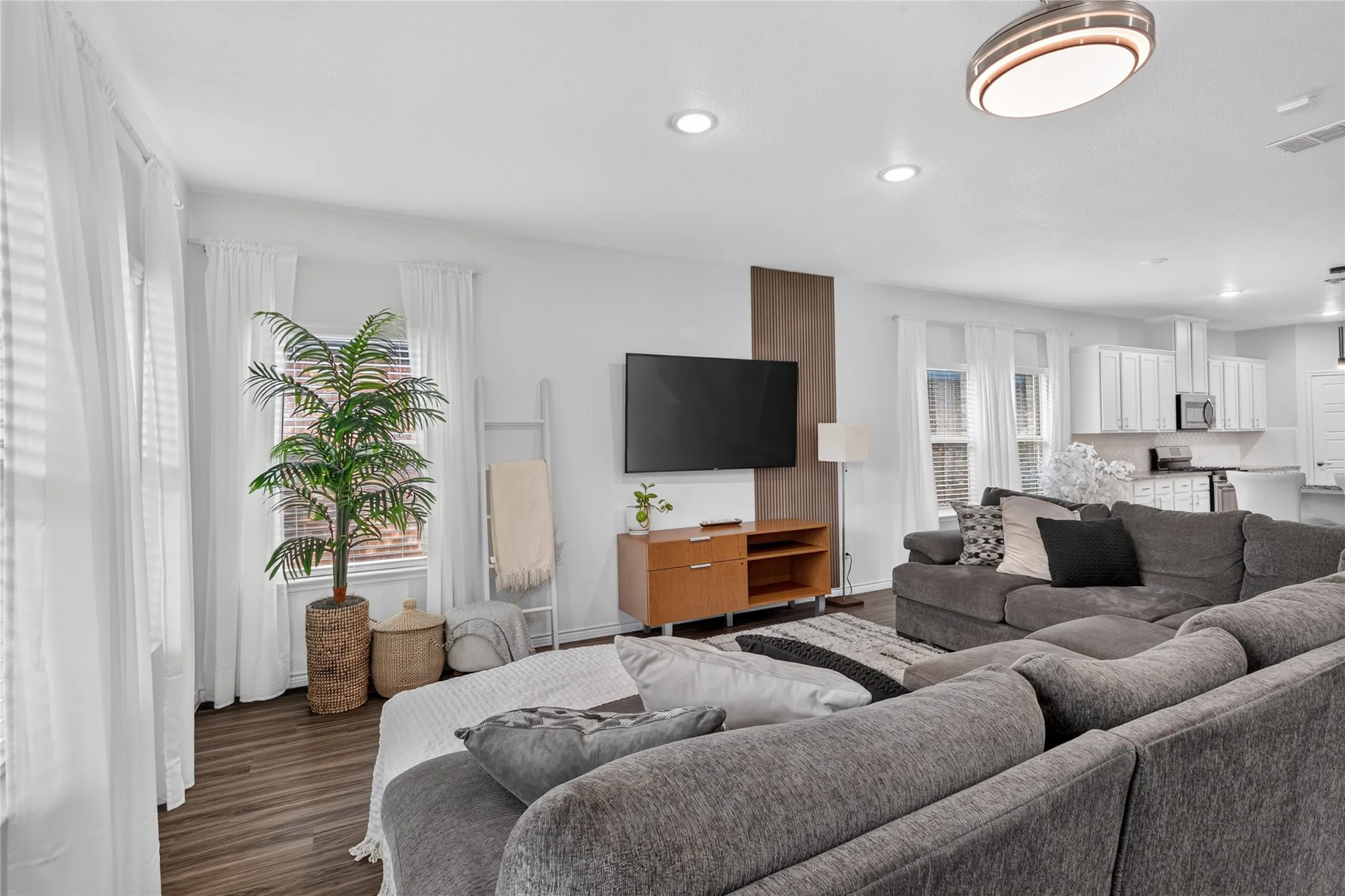 Single Family Residence For Sale in Denton County , 6404 Cheshire Street, Celina, Texas 76227, 4 Bedroom, 3 Bathroom, 2 Garage spaces, 2,738 Sqft, built in 2019, mls#21293431, Real Estate Agent in Celina, Homes For Sale in Denton county, Homes For Sale in Celina, Realtor in Celina Texas, Real Estate Brokerage Independent Realty Texas, Luminita Cordes Realtor