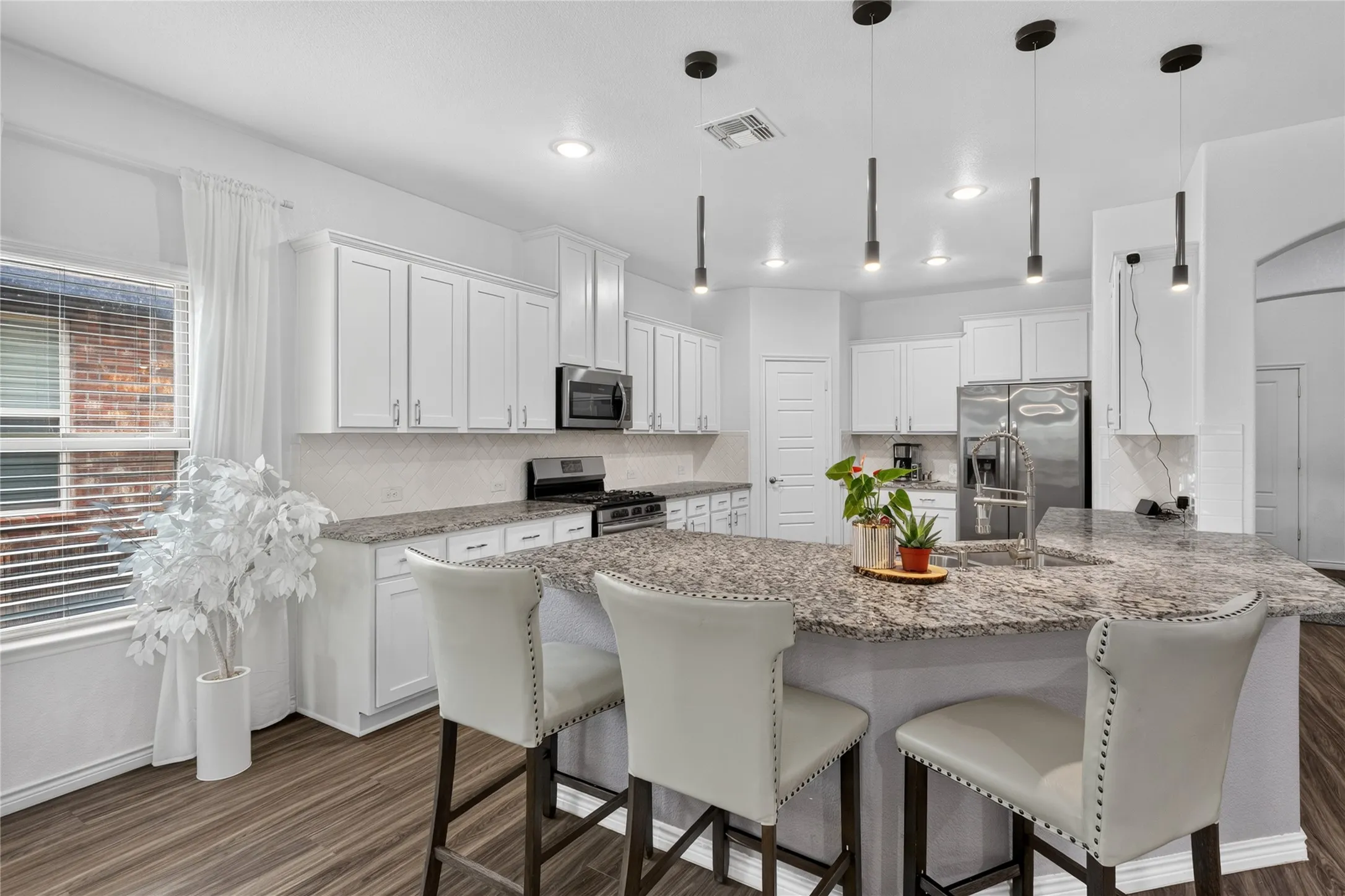 Single Family Residence For Sale in Denton County , 6404 Cheshire Street, Celina, Texas 76227, 4 Bedroom, 3 Bathroom, 2 Garage spaces, 2,738 Sqft, built in 2019, mls#21293431, Real Estate Agent in Celina, Homes For Sale in Denton county, Homes For Sale in Celina, Realtor in Celina Texas, Real Estate Brokerage Independent Realty Texas, Luminita Cordes Realtor