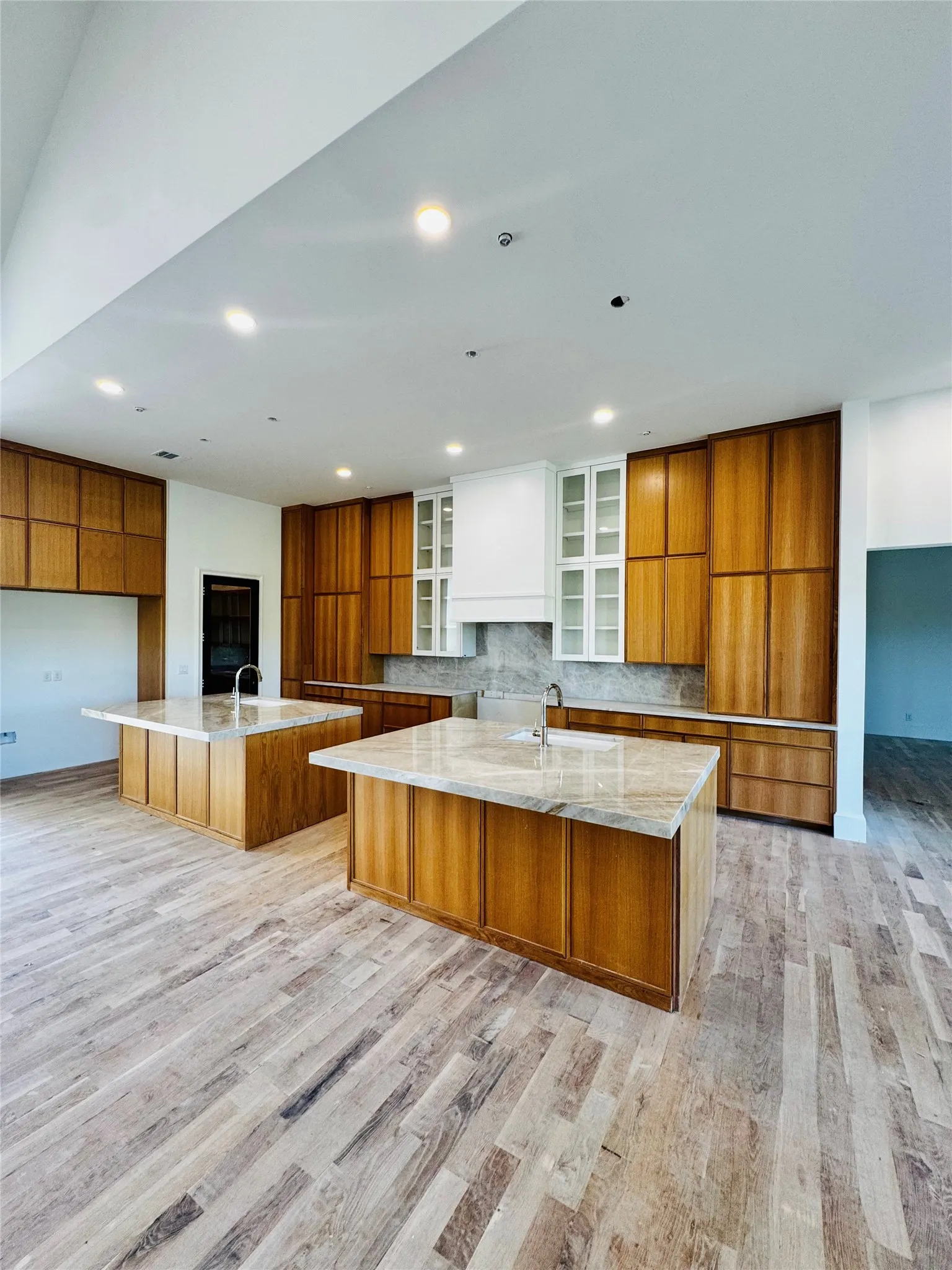 Double Island, Double Sinks, Double Dishwashers plus sep prep pantry