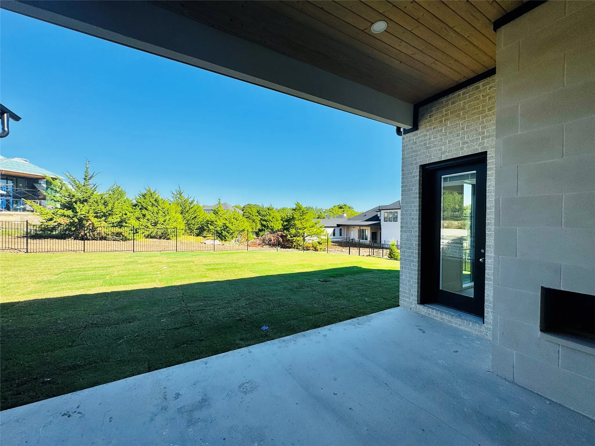Spacious fenced yard