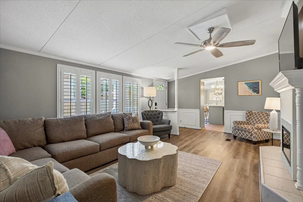 Manufactured Home For Sale in Henderson County , 141 Little River, Mabank, Texas 75156, 4 Bedroom, 2 Bathroom, 2 Garage spaces, 2,032 Sqft, built in 2003, Price $429,900, mls#21293663, Real Estate Agent in Mabank, Homes For Sale in Henderson county, Homes For Sale in Mabank, Realtor in Mabank Texas, Real Estate Brokerage Independent Realty Texas, Luminita Cordes Realtor