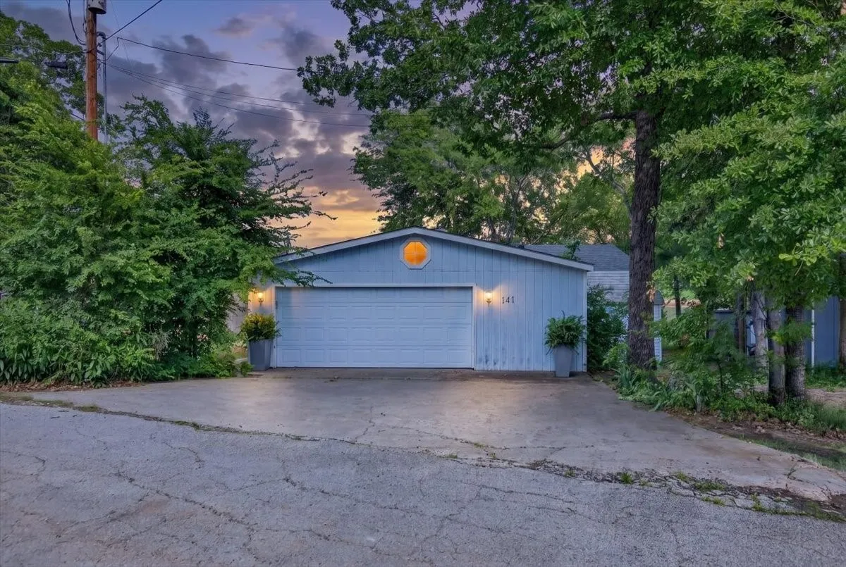 Manufactured Home For Sale in Henderson County , 141 Little River, Mabank, Texas 75156, 4 Bedroom, 2 Bathroom, 2 Garage spaces, 2,032 Sqft, built in 2003, Price $429,900, mls#21293663, Real Estate Agent in Mabank, Homes For Sale in Henderson county, Homes For Sale in Mabank, Realtor in Mabank Texas, Real Estate Brokerage Independent Realty Texas, Luminita Cordes Realtor