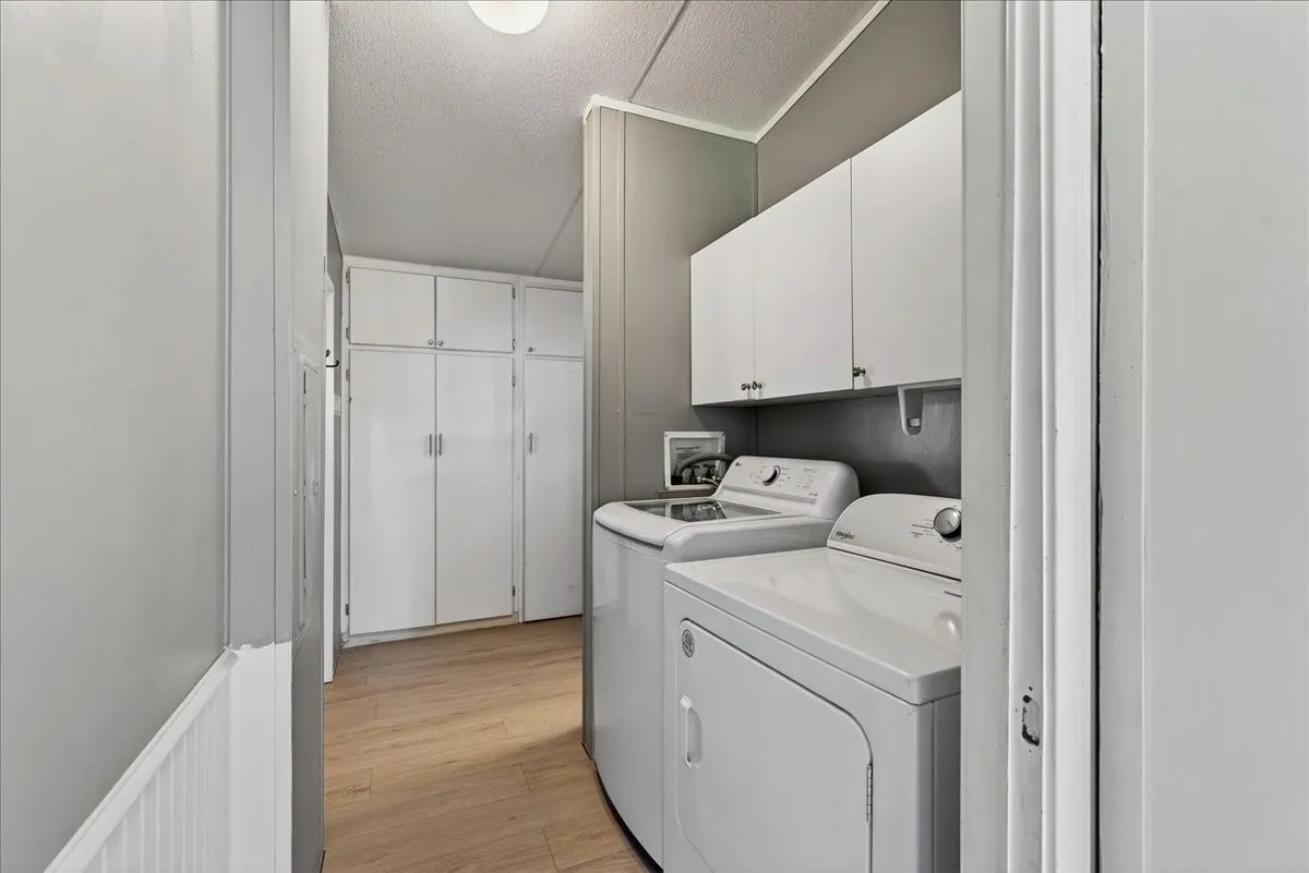 Manufactured Home For Sale in Henderson County , 141 Little River, Mabank, Texas 75156, 4 Bedroom, 2 Bathroom, 2 Garage spaces, 2,032 Sqft, built in 2003, Price $429,900, mls#21293663, Real Estate Agent in Mabank, Homes For Sale in Henderson county, Homes For Sale in Mabank, Realtor in Mabank Texas, Real Estate Brokerage Independent Realty Texas, Luminita Cordes Realtor
