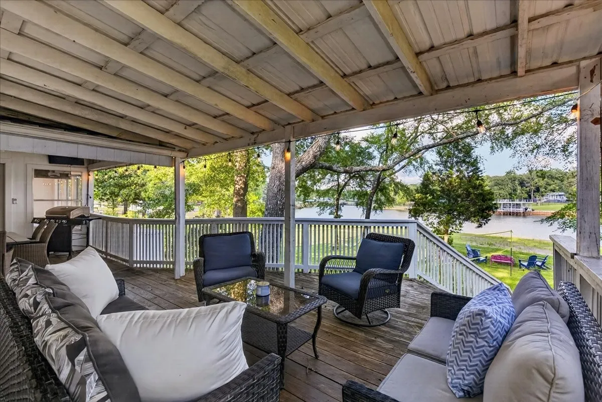Manufactured Home For Sale in Henderson County , 141 Little River, Mabank, Texas 75156, 4 Bedroom, 2 Bathroom, 2 Garage spaces, 2,032 Sqft, built in 2003, Price $429,900, mls#21293663, Real Estate Agent in Mabank, Homes For Sale in Henderson county, Homes For Sale in Mabank, Realtor in Mabank Texas, Real Estate Brokerage Independent Realty Texas, Luminita Cordes Realtor