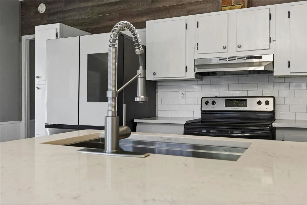 Manufactured Home For Sale in Henderson County , 141 Little River, Mabank, Texas 75156, 4 Bedroom, 2 Bathroom, 2 Garage spaces, 2,032 Sqft, built in 2003, Price $429,900, mls#21293663, Real Estate Agent in Mabank, Homes For Sale in Henderson county, Homes For Sale in Mabank, Realtor in Mabank Texas, Real Estate Brokerage Independent Realty Texas, Luminita Cordes Realtor