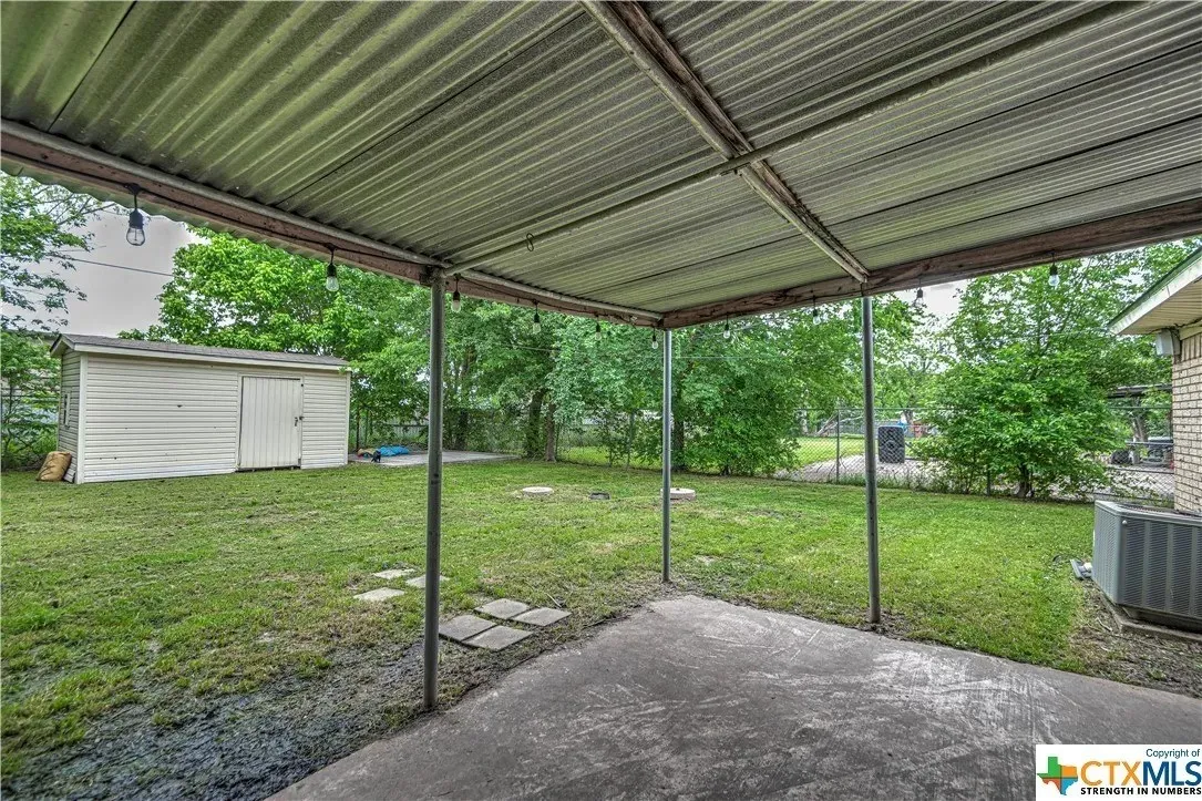 Single Family Residence For Sale in Mc Lennan County , 243 Weldon Drive, Woodway, Texas 76712, 4 Bedroom, 3 Bathroom, Garage spaces, 2,211 Sqft, built in 1974, mls#21293027, Real Estate Agent in Woodway, Homes For Sale in Mc Lennan county, Homes For Sale in Woodway, Realtor in Woodway Texas, Real Estate Brokerage Independent Realty Texas, Luminita Cordes Realtor