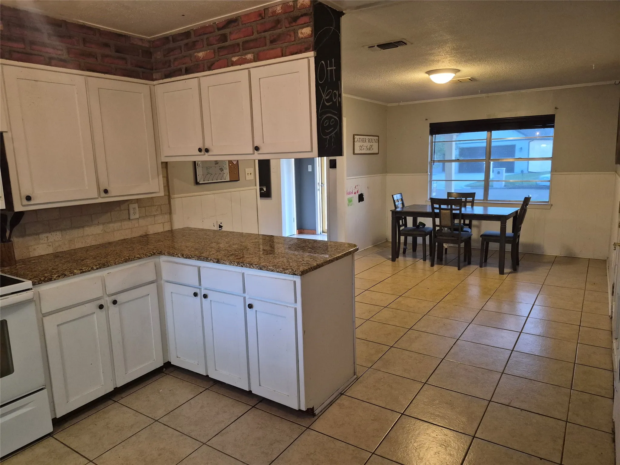 Single Family Residence For Sale in Mc Lennan County , 243 Weldon Drive, Woodway, Texas 76712, 4 Bedroom, 3 Bathroom, Garage spaces, 2,211 Sqft, built in 1974, mls#21293027, Real Estate Agent in Woodway, Homes For Sale in Mc Lennan county, Homes For Sale in Woodway, Realtor in Woodway Texas, Real Estate Brokerage Independent Realty Texas, Luminita Cordes Realtor