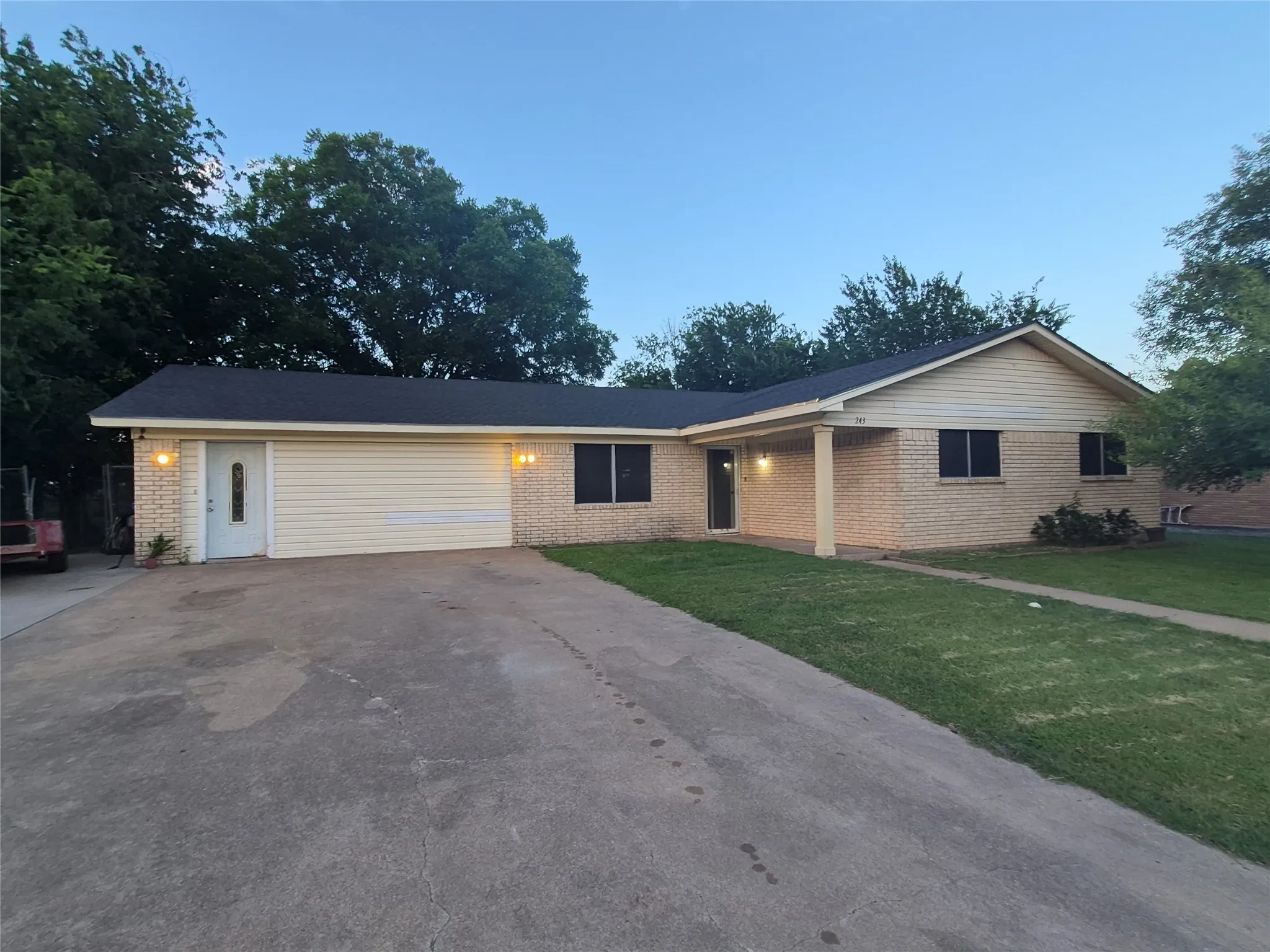 Single Family Residence For Sale in Mc Lennan County , 243 Weldon Drive, Woodway, Texas 76712, 4 Bedroom, 3 Bathroom, Garage spaces, 2,211 Sqft, built in 1974, mls#21293027, Real Estate Agent in Woodway, Homes For Sale in Mc Lennan county, Homes For Sale in Woodway, Realtor in Woodway Texas, Real Estate Brokerage Independent Realty Texas, Luminita Cordes Realtor