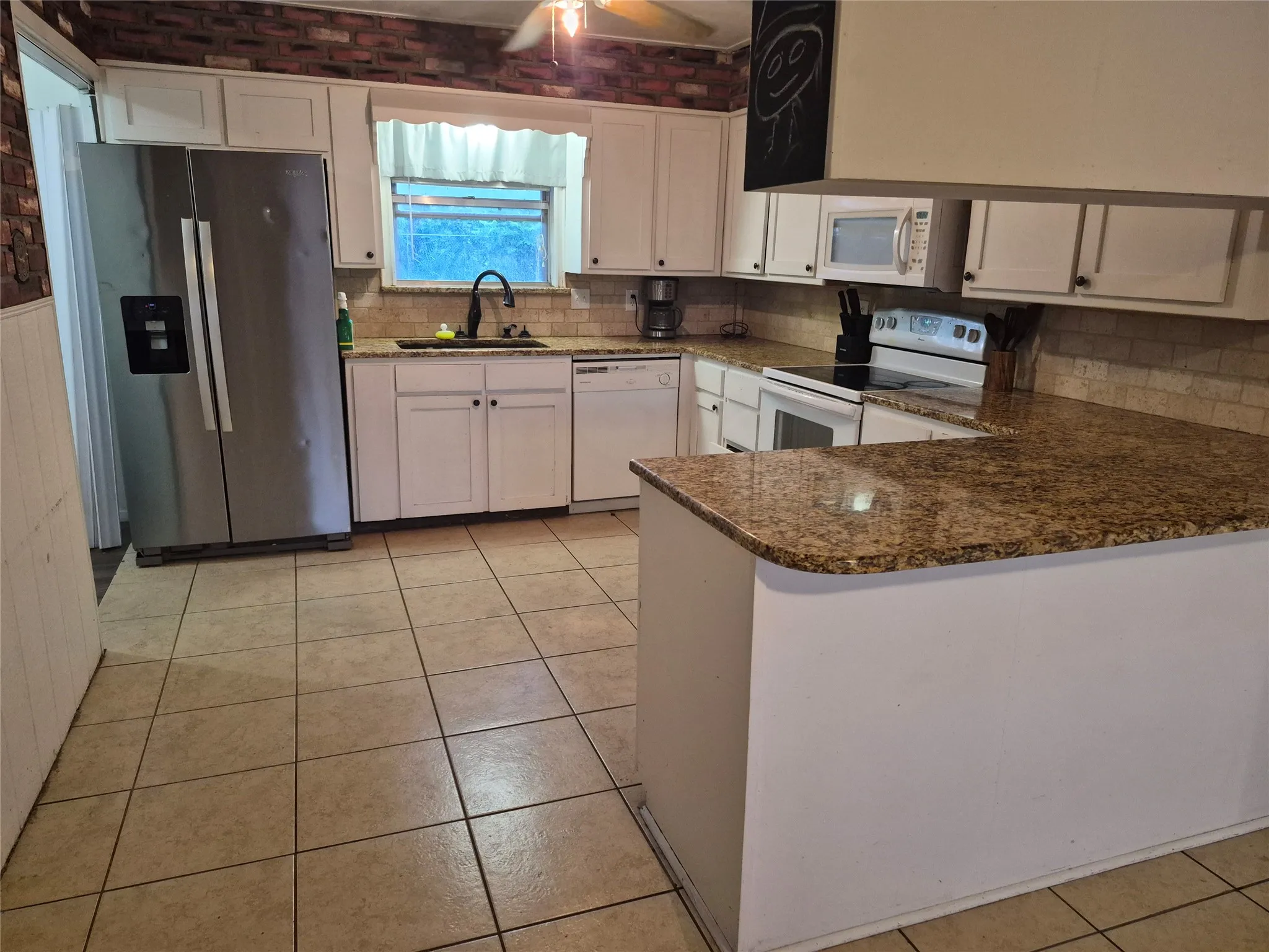 Single Family Residence For Sale in Mc Lennan County , 243 Weldon Drive, Woodway, Texas 76712, 4 Bedroom, 3 Bathroom, Garage spaces, 2,211 Sqft, built in 1974, mls#21293027, Real Estate Agent in Woodway, Homes For Sale in Mc Lennan county, Homes For Sale in Woodway, Realtor in Woodway Texas, Real Estate Brokerage Independent Realty Texas, Luminita Cordes Realtor