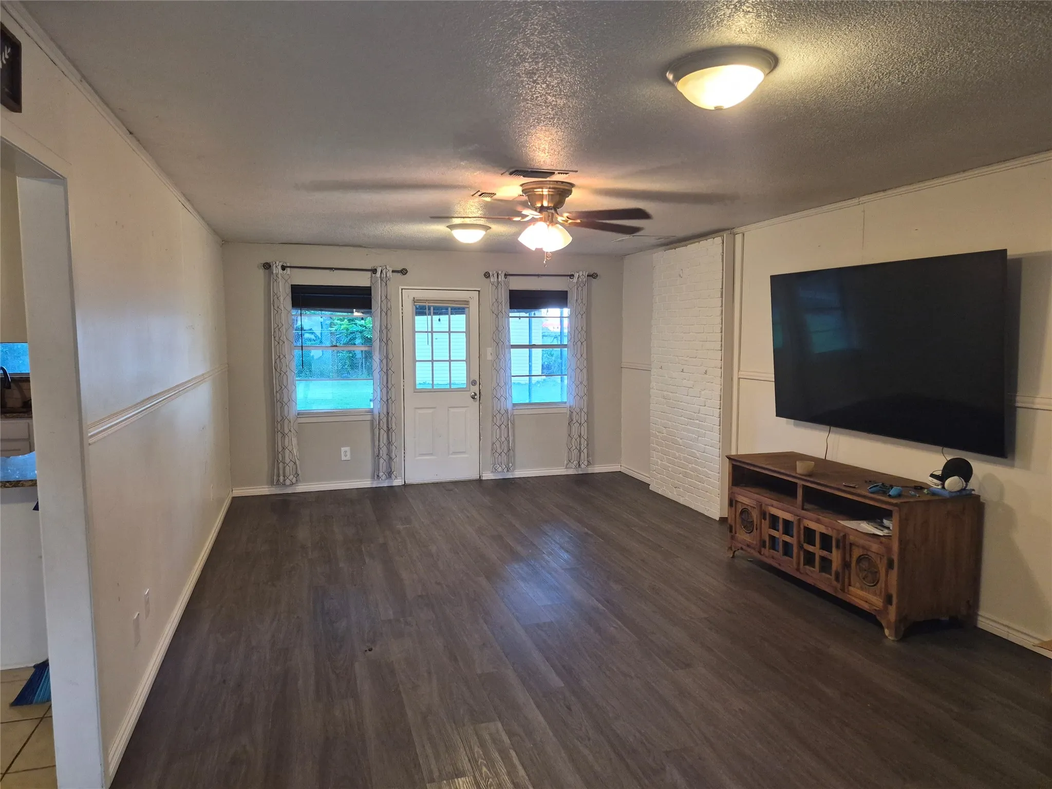 Single Family Residence For Sale in Mc Lennan County , 243 Weldon Drive, Woodway, Texas 76712, 4 Bedroom, 3 Bathroom, Garage spaces, 2,211 Sqft, built in 1974, mls#21293027, Real Estate Agent in Woodway, Homes For Sale in Mc Lennan county, Homes For Sale in Woodway, Realtor in Woodway Texas, Real Estate Brokerage Independent Realty Texas, Luminita Cordes Realtor