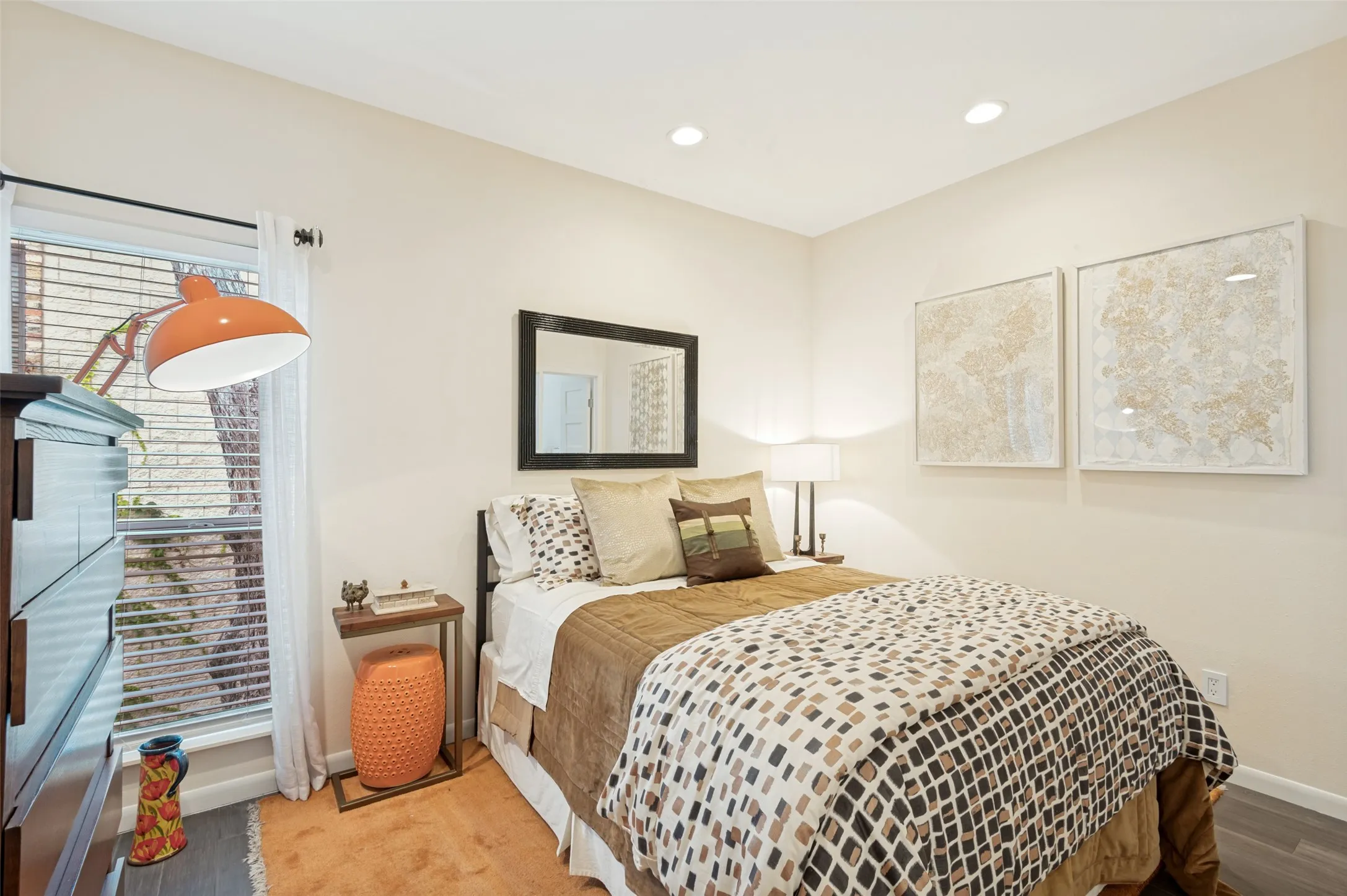Condominium For Sale in Dallas County , 2509 Welborn Street C, Dallas, Texas 75219, 2 Bedroom, 3 Bathroom, 1 Garage spaces, 1,380 Sqft, built in 1981, mls#21292288, Real Estate Agent in Dallas, Homes For Sale in Dallas county, Homes For Sale in Dallas, Realtor in Dallas Texas, Real Estate Brokerage Independent Realty Texas, Luminita Cordes Realtor