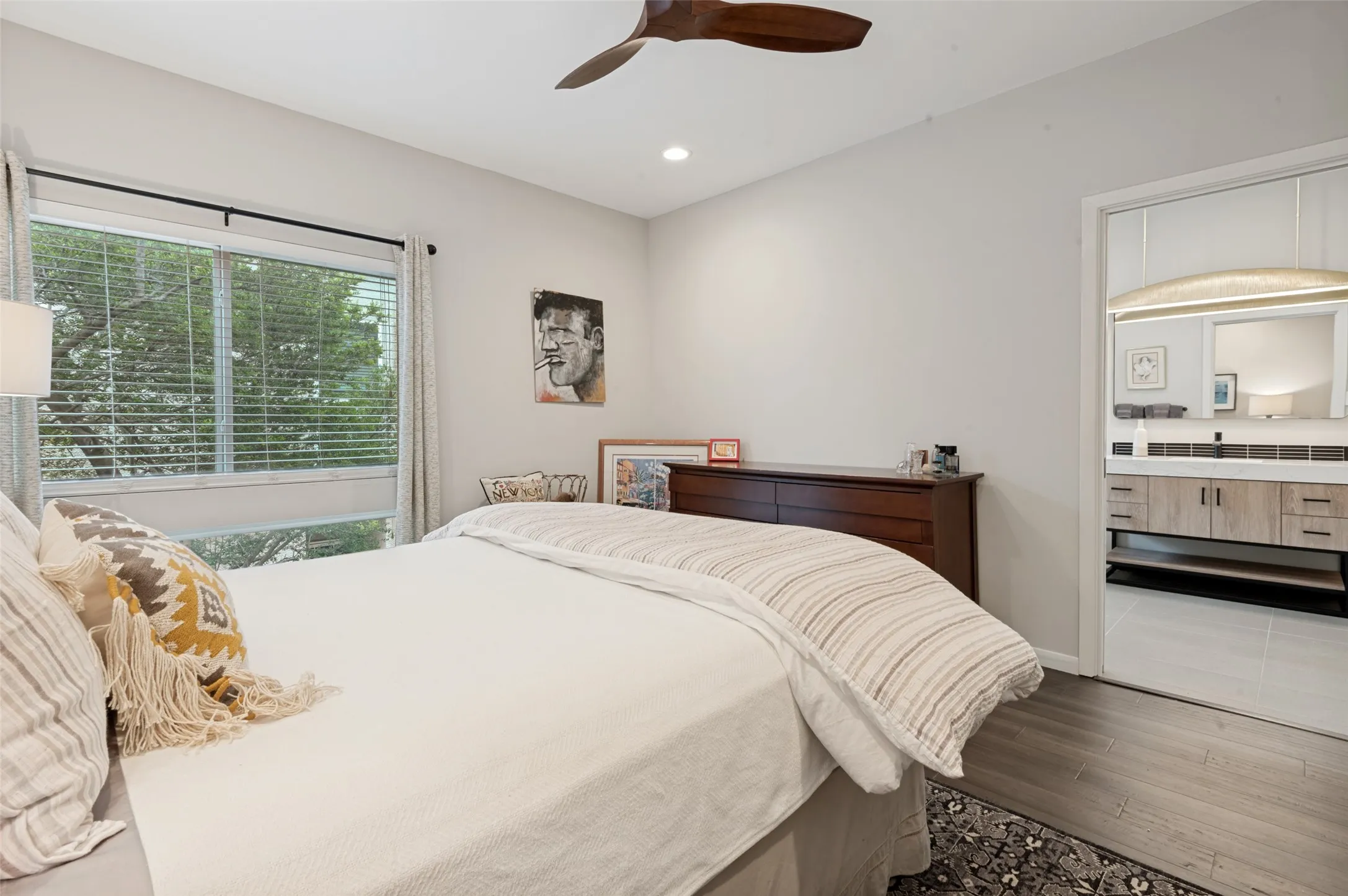 Condominium For Sale in Dallas County , 2509 Welborn Street C, Dallas, Texas 75219, 2 Bedroom, 3 Bathroom, 1 Garage spaces, 1,380 Sqft, built in 1981, mls#21292288, Real Estate Agent in Dallas, Homes For Sale in Dallas county, Homes For Sale in Dallas, Realtor in Dallas Texas, Real Estate Brokerage Independent Realty Texas, Luminita Cordes Realtor